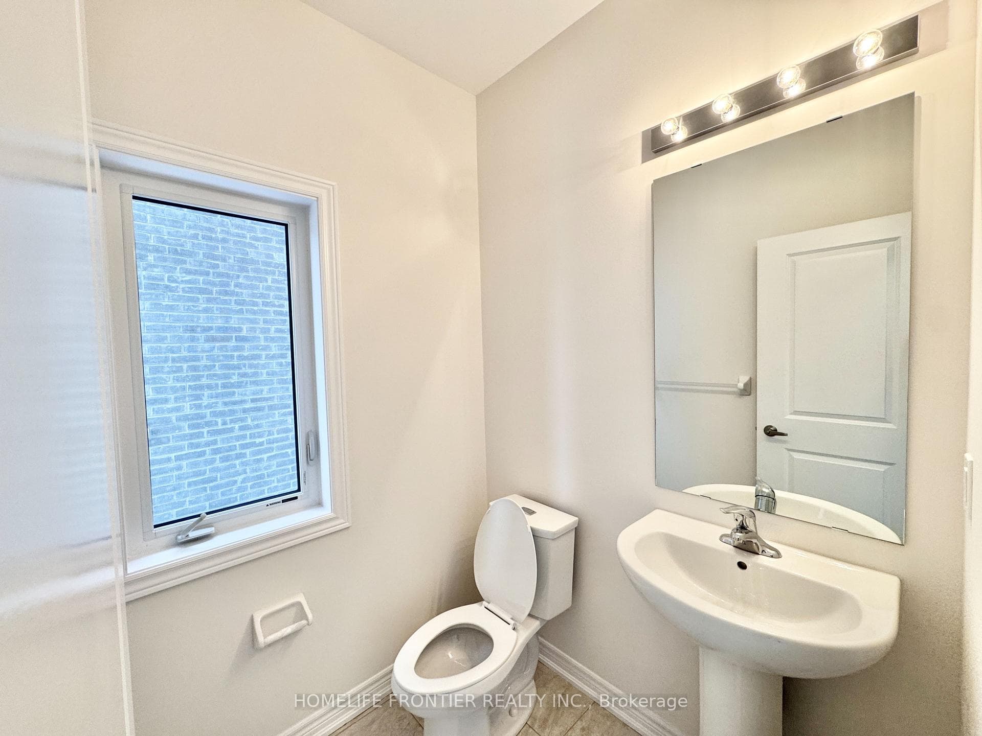 879 Plum Place photo 2