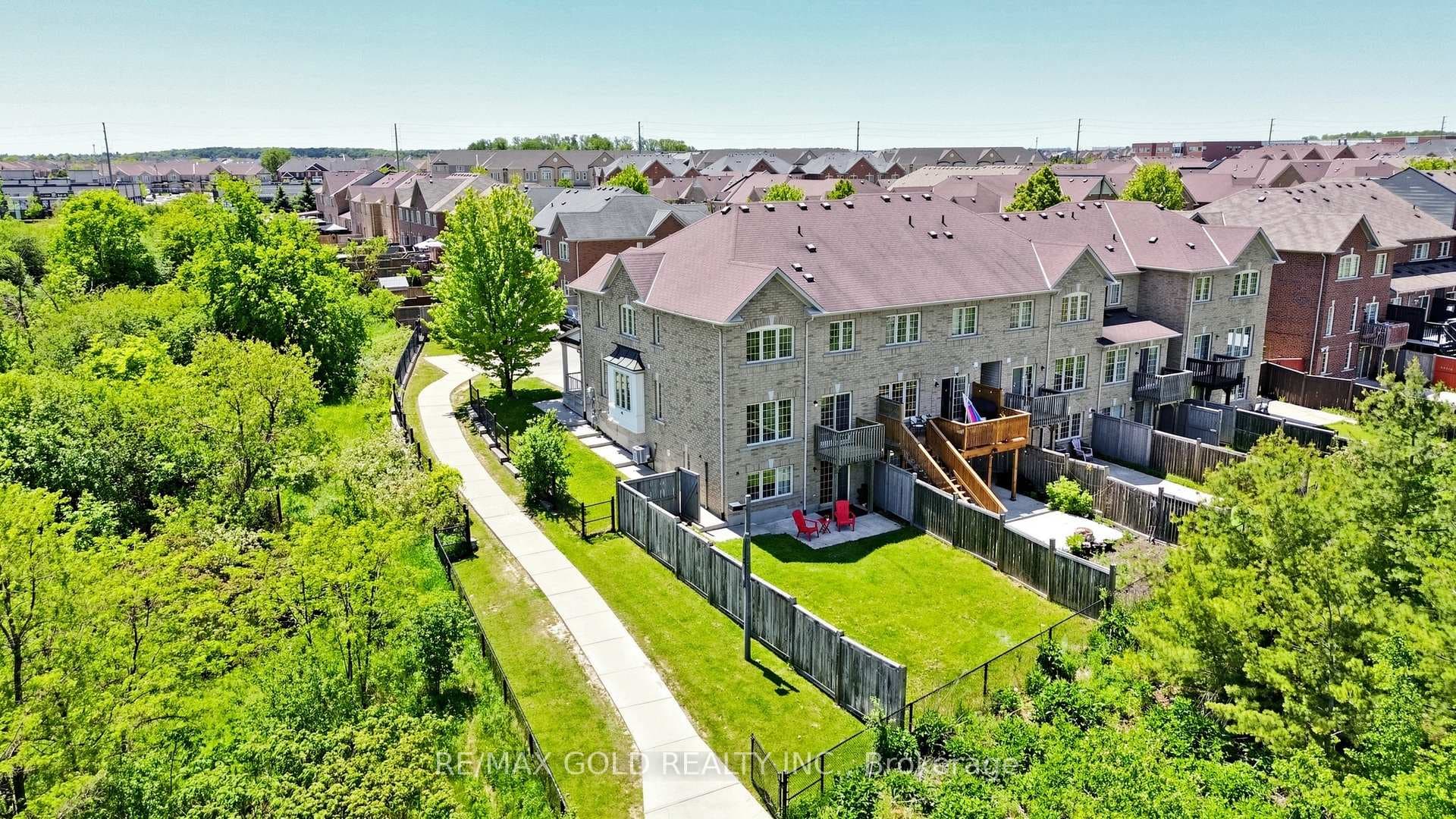 9 Edgewater Court photo 46
