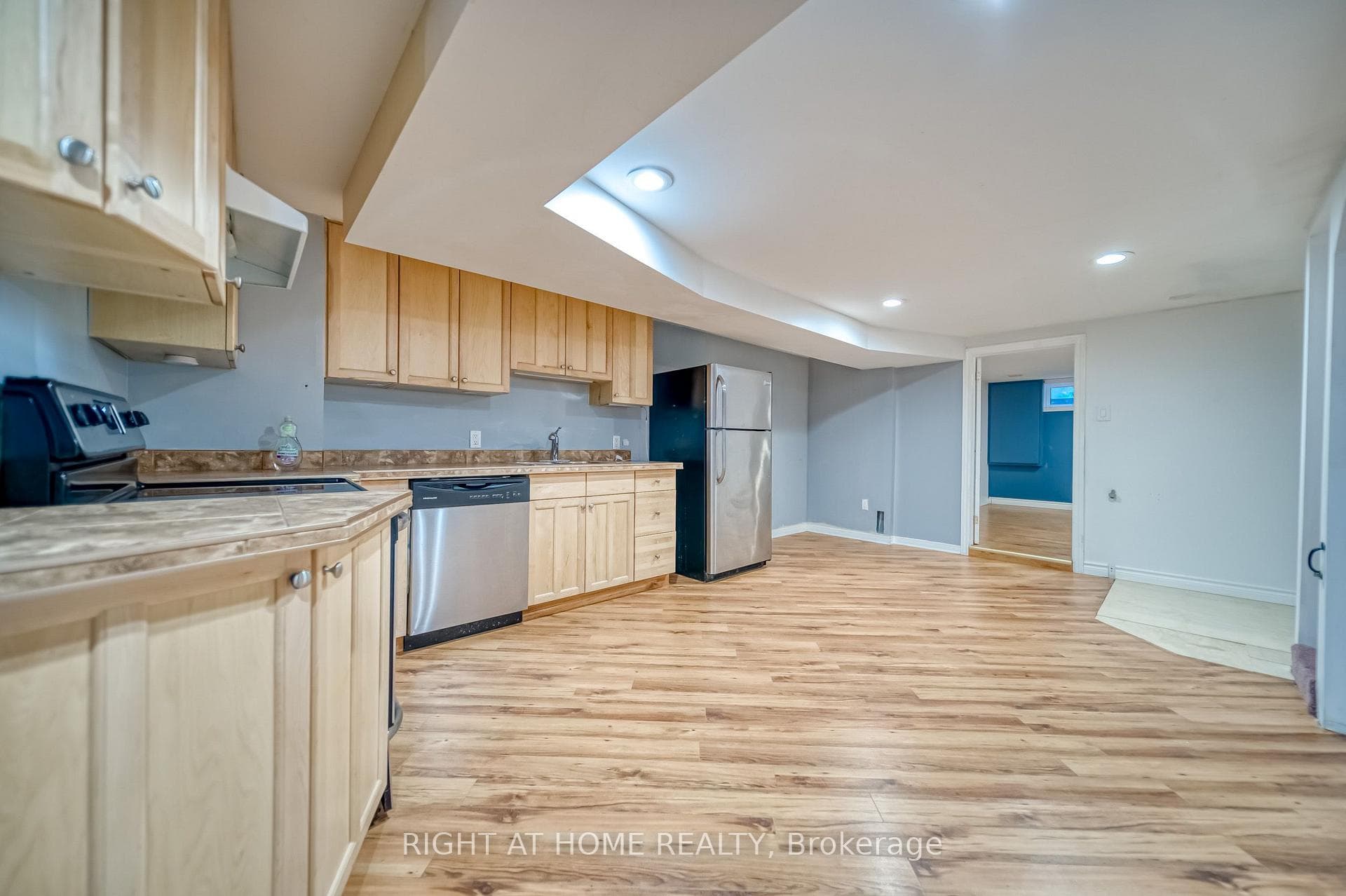 44 ROYAL HENLEY Boulevard photo 35