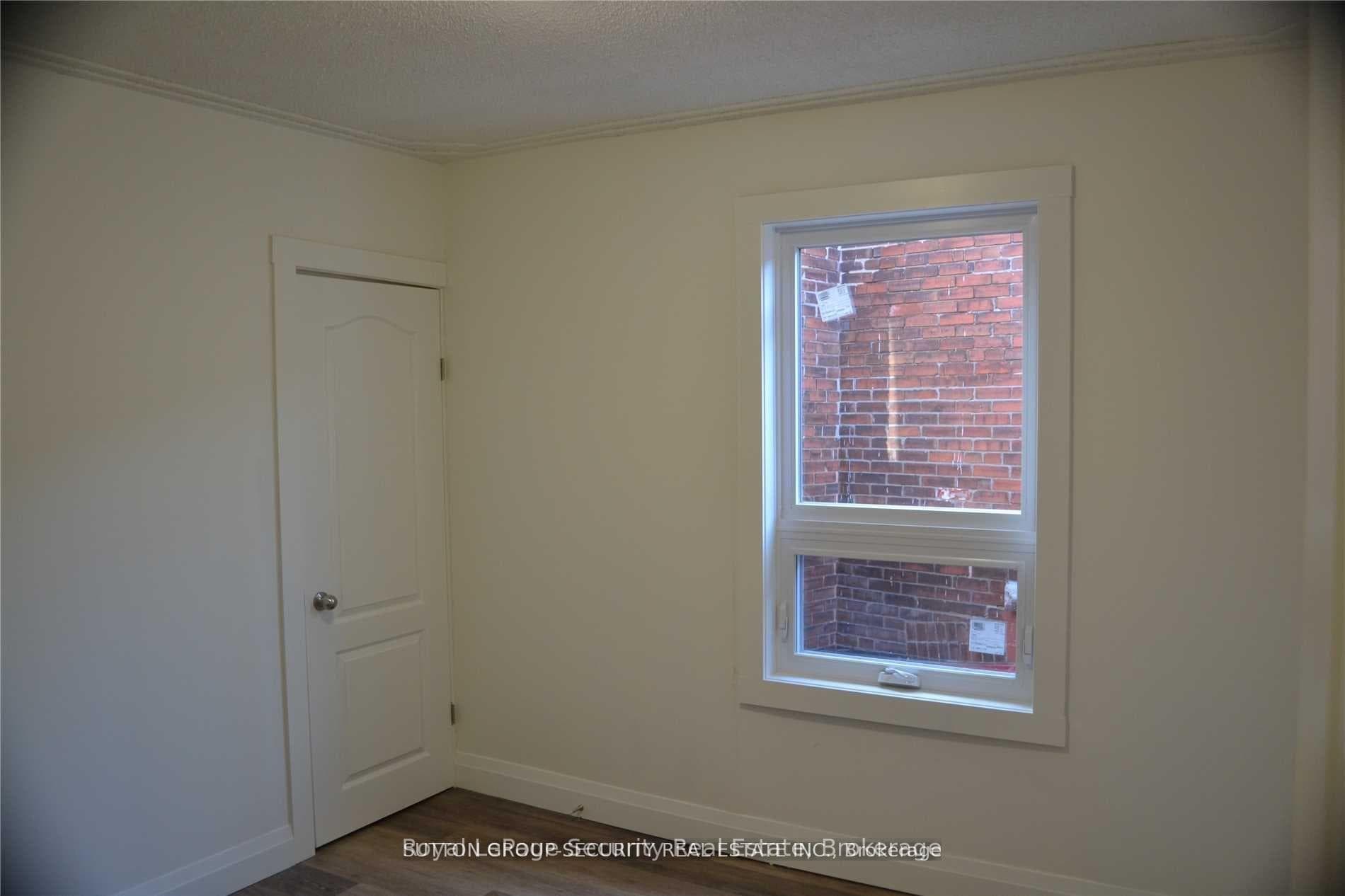 6 Rusholme Park Crescent Unit Upper photo 4