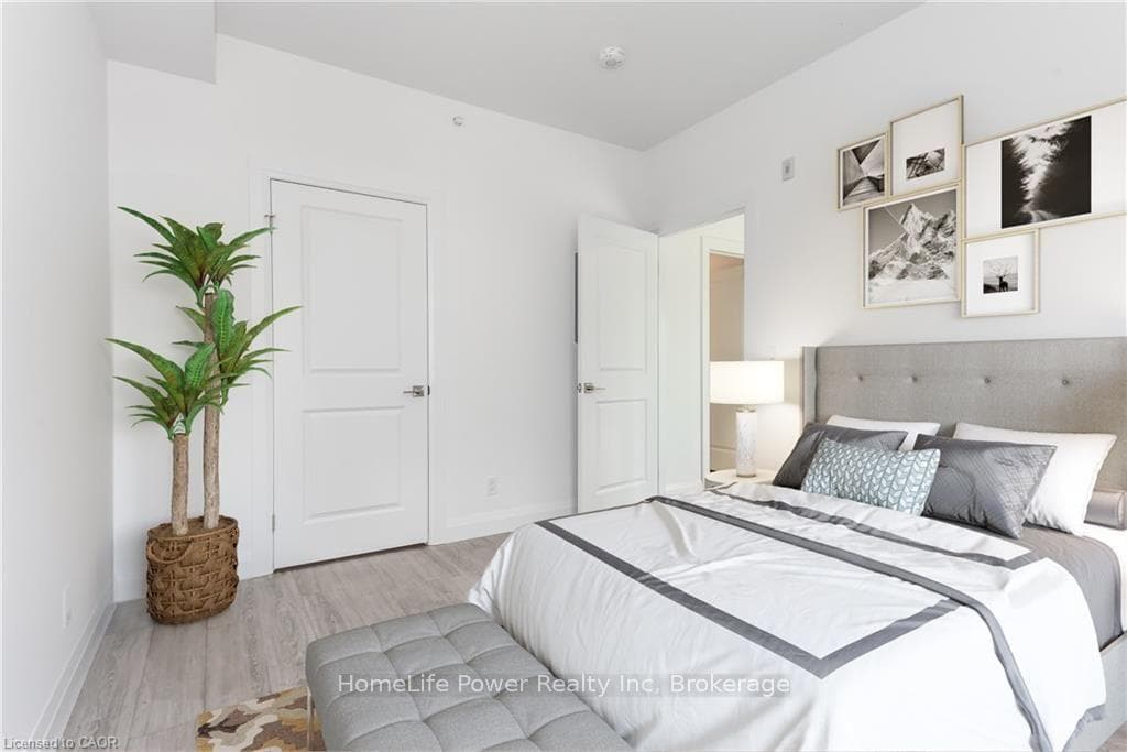 Bright bedroom w/walk-in closet (Virtually Staged)