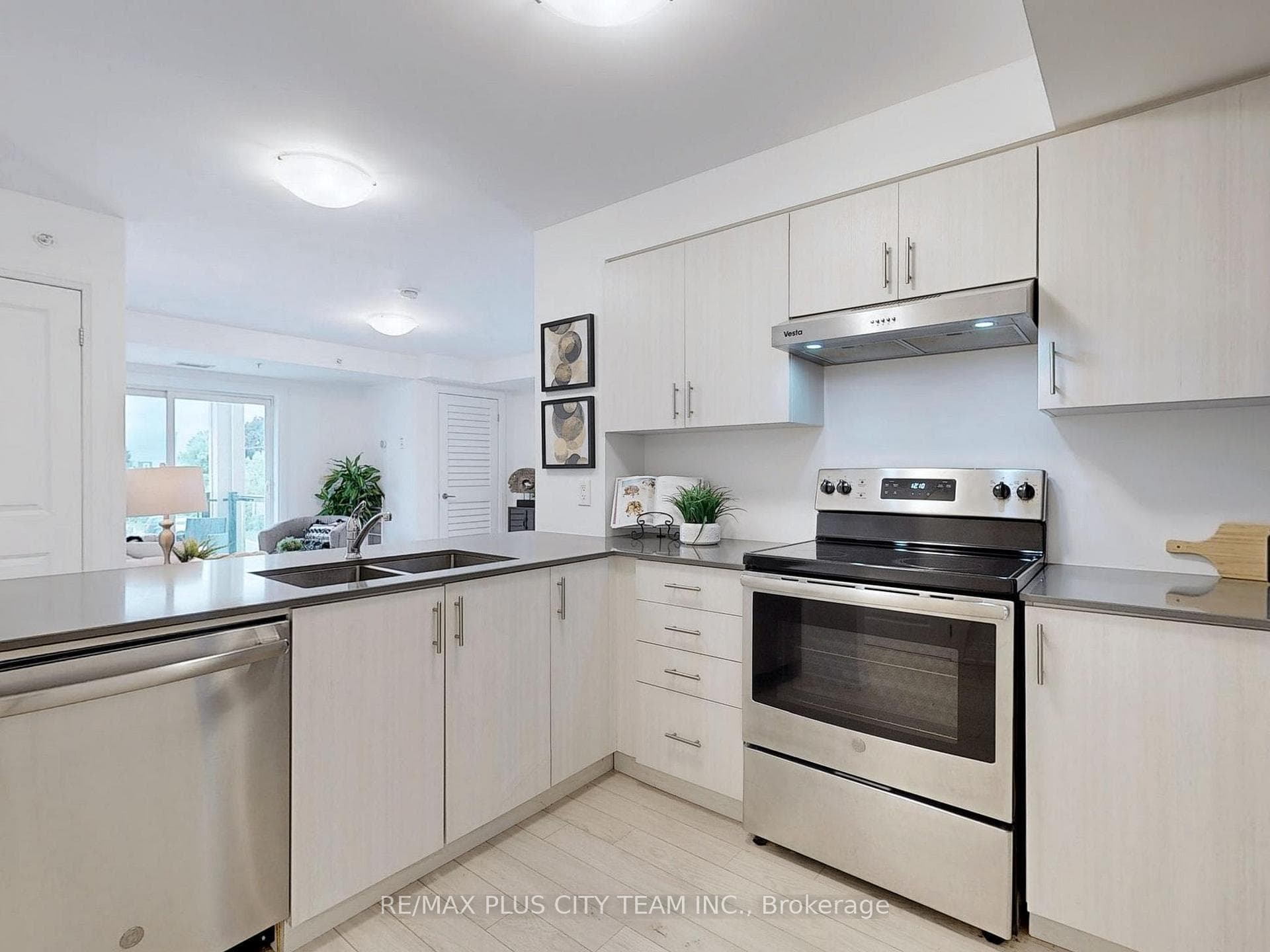 481 Rupert Avenue Unit 2218 photo 6