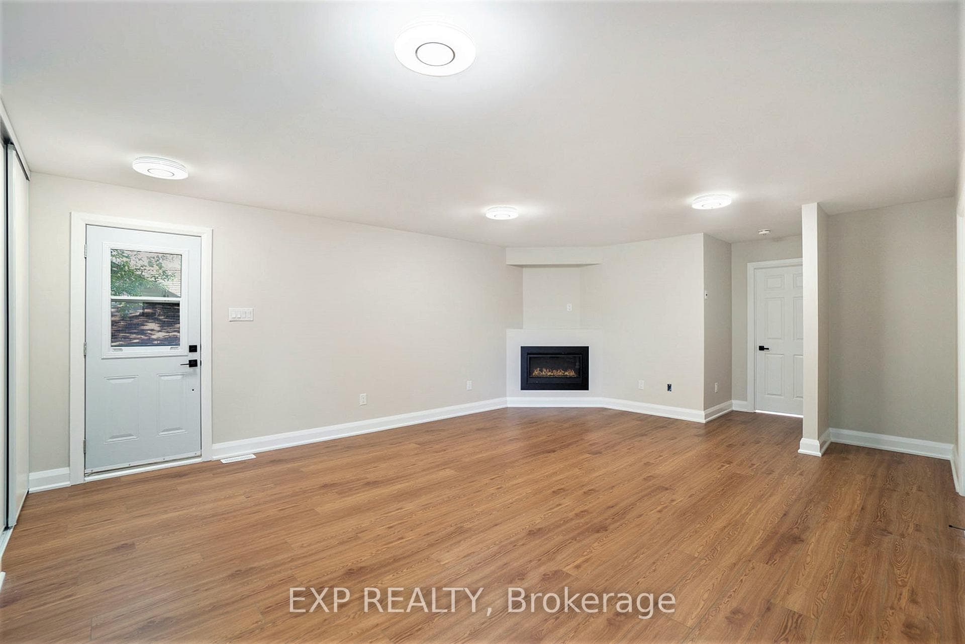 838 St. Laurent Boulevard Unit 3 photo 3