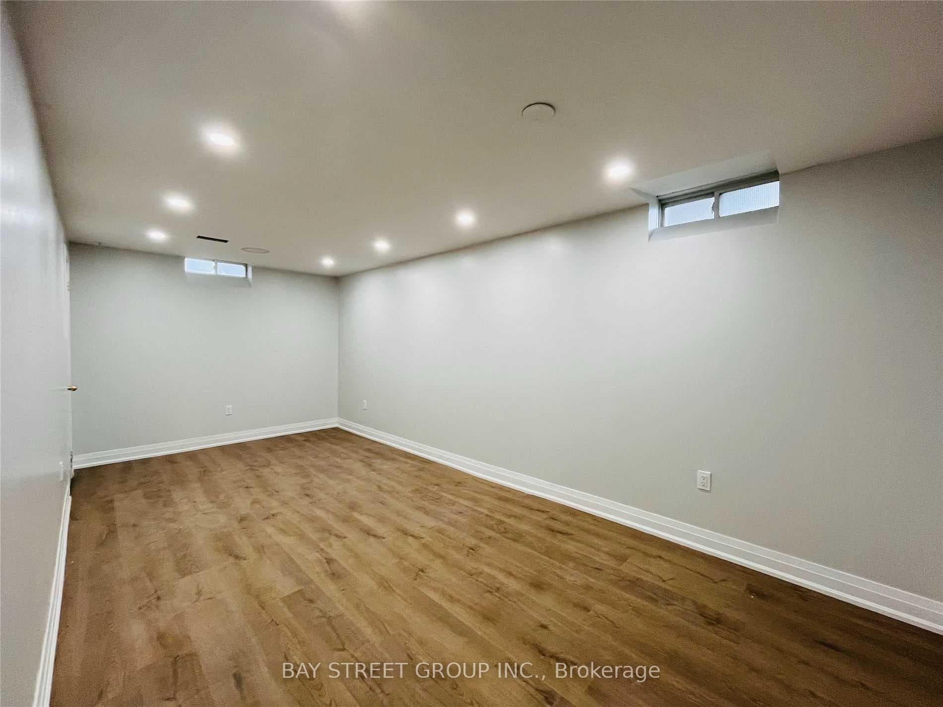 8 Moir Crescent photo 23