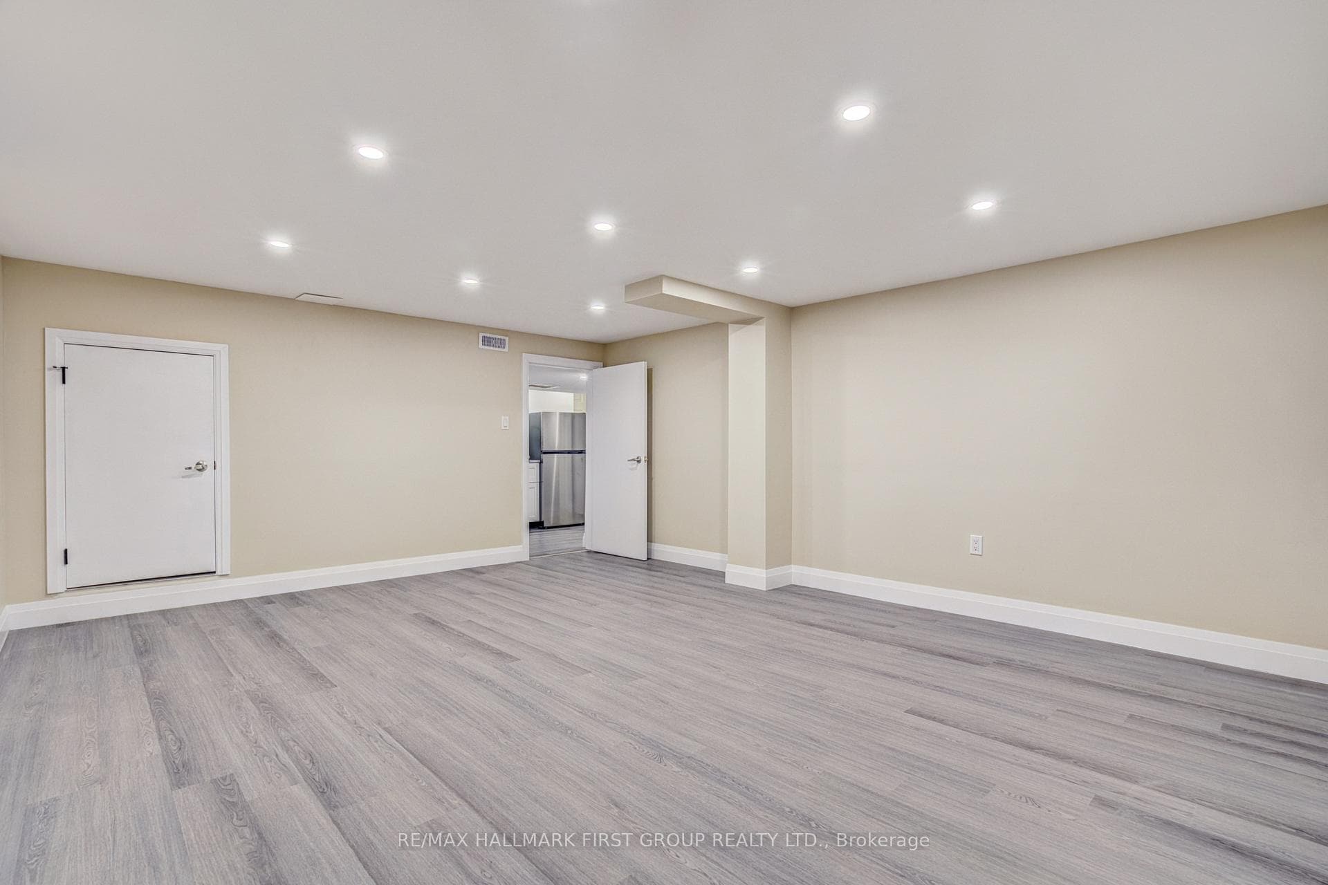 1395 Hurontario Street photo 33