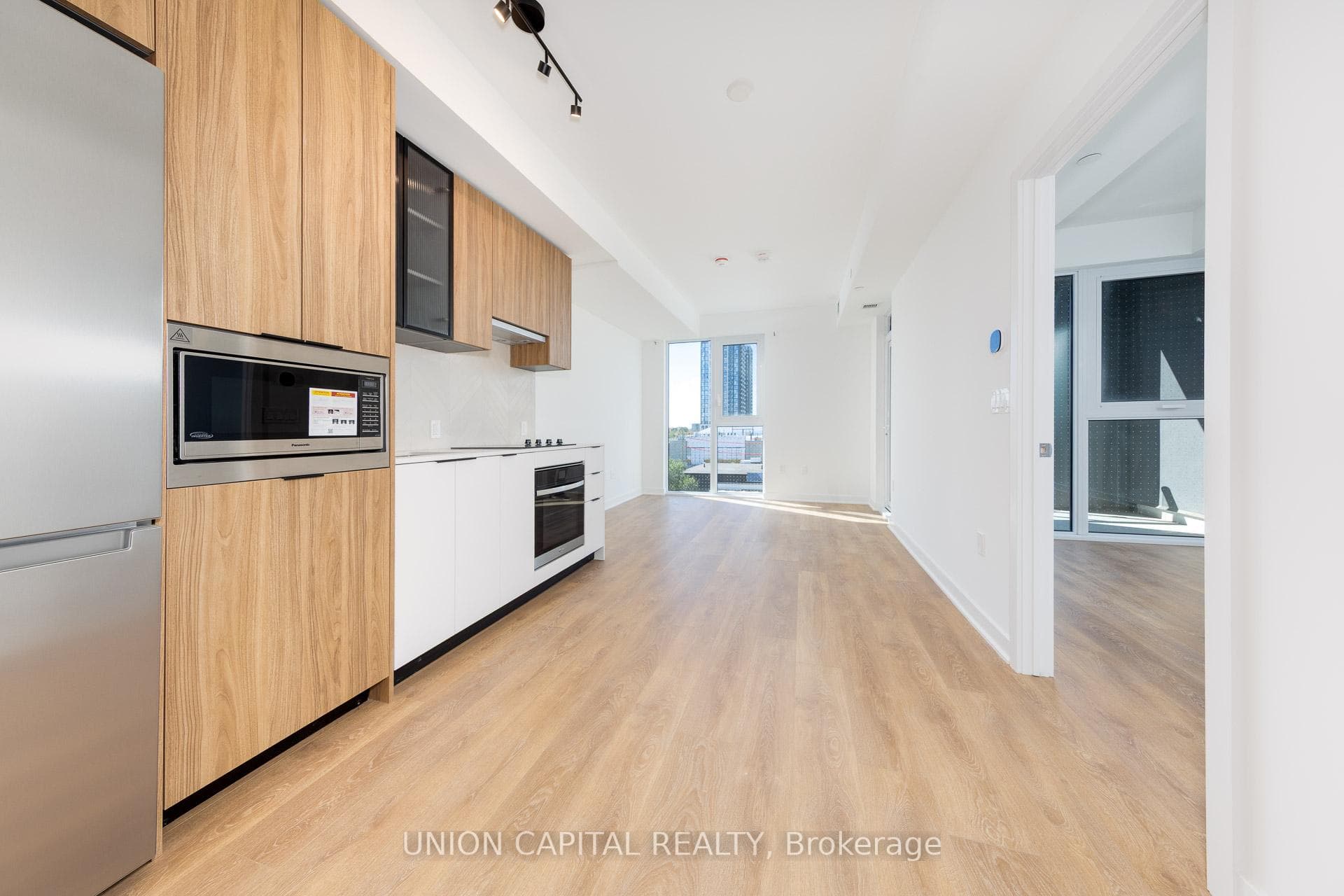 1037 THE QUEENSWAY N/A Unit 314 photo 7