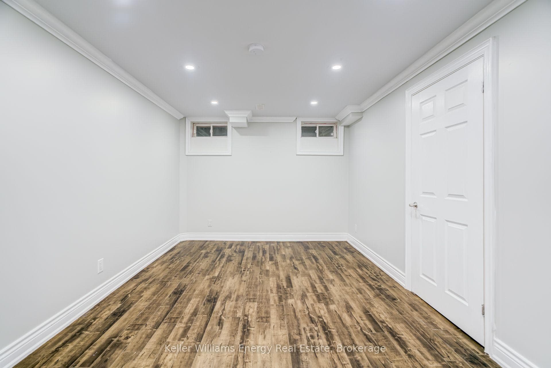 1342 Harlstone Crescent photo 39