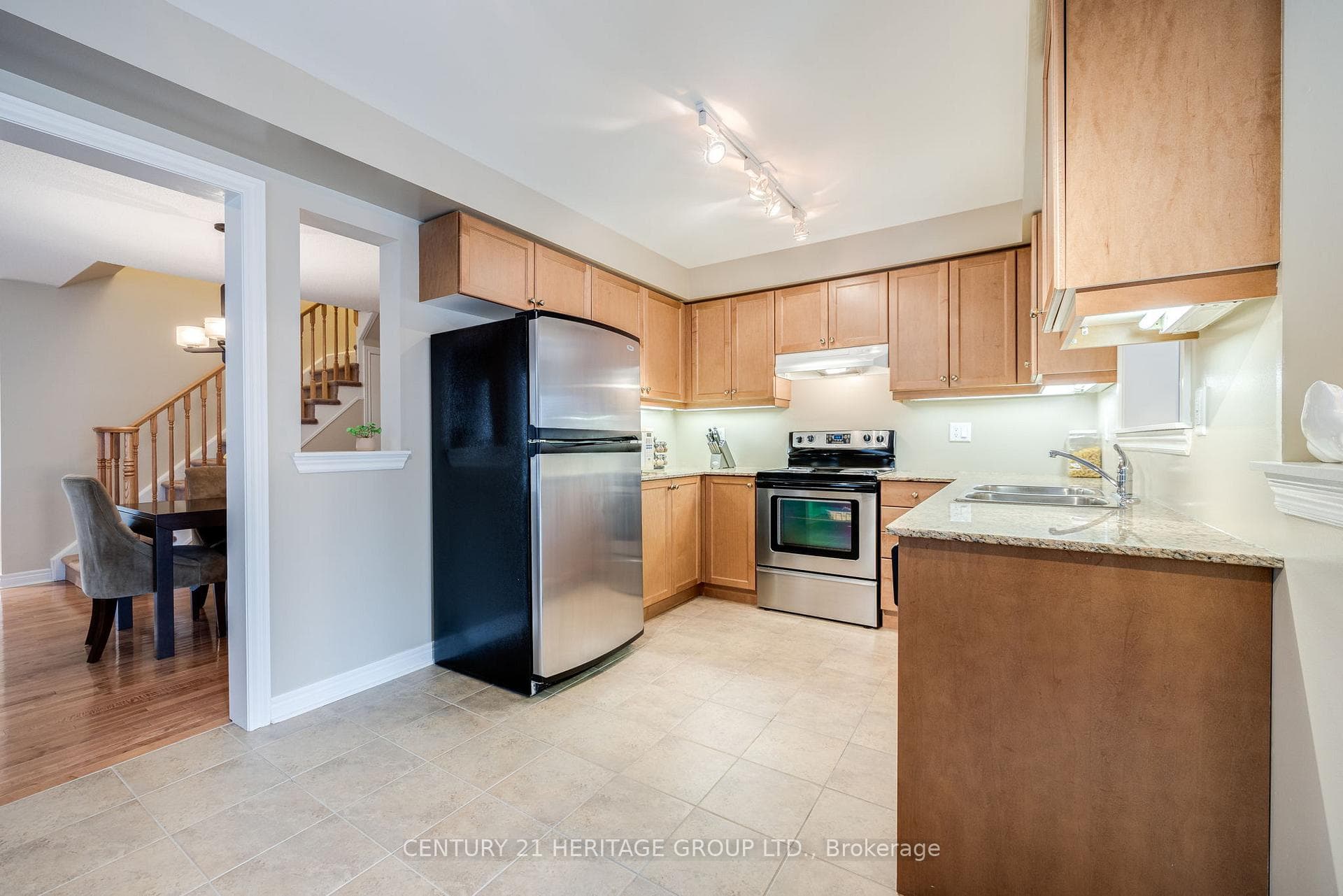 59 Four Seasons Crescent photo 8