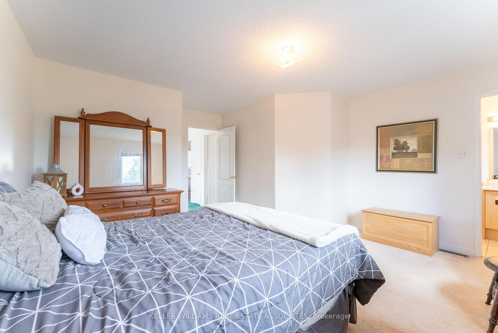 220 Fellowes Crescent photo 16