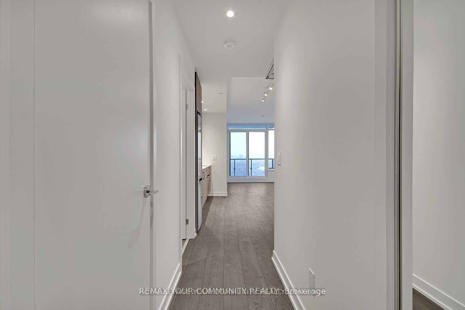 1926 Lake shore Boulevard Unit 3705E photo 2