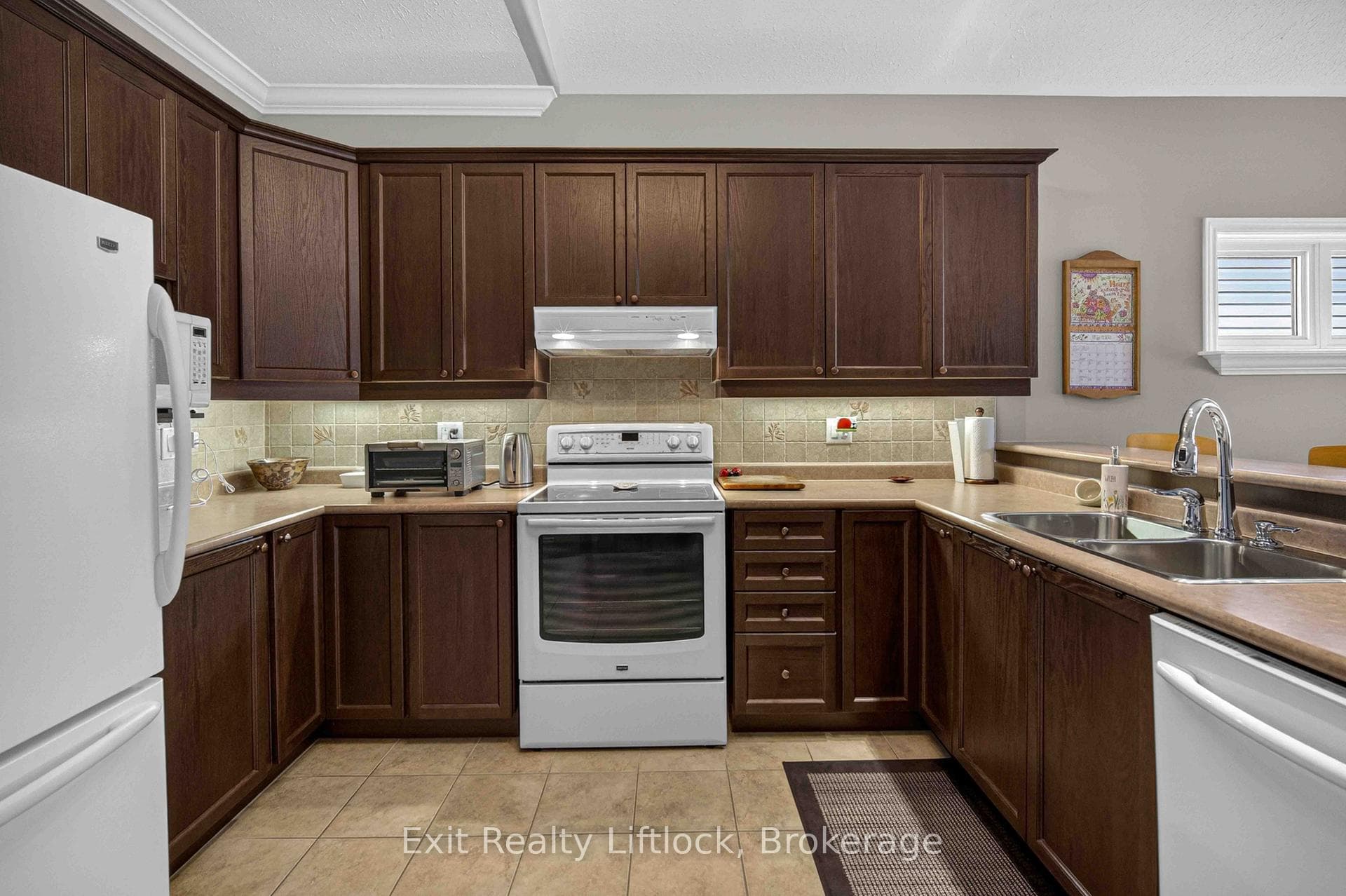 640 Heritage Trail photo 12