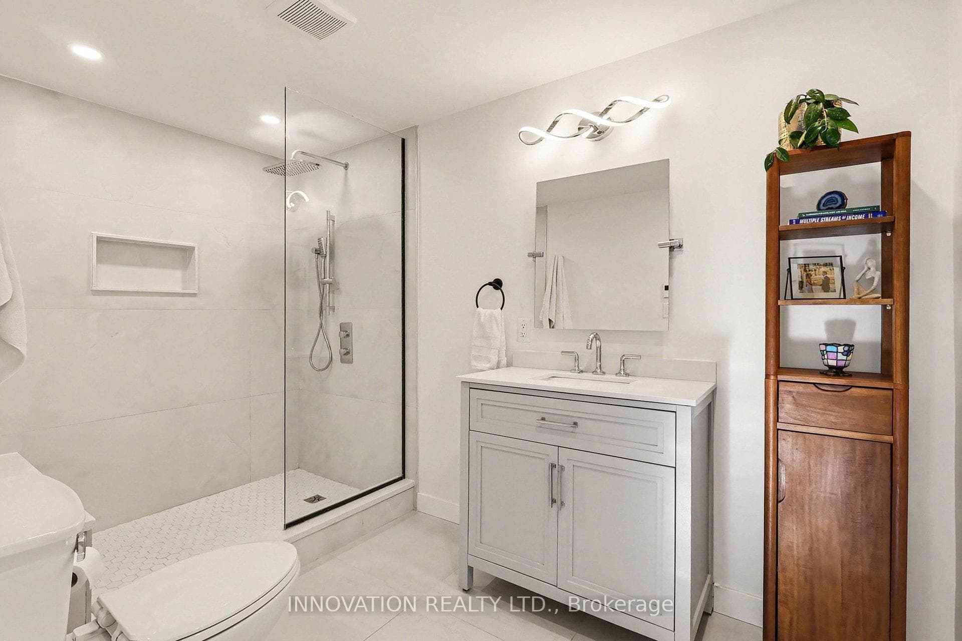 1458 Rhea Place photo 9