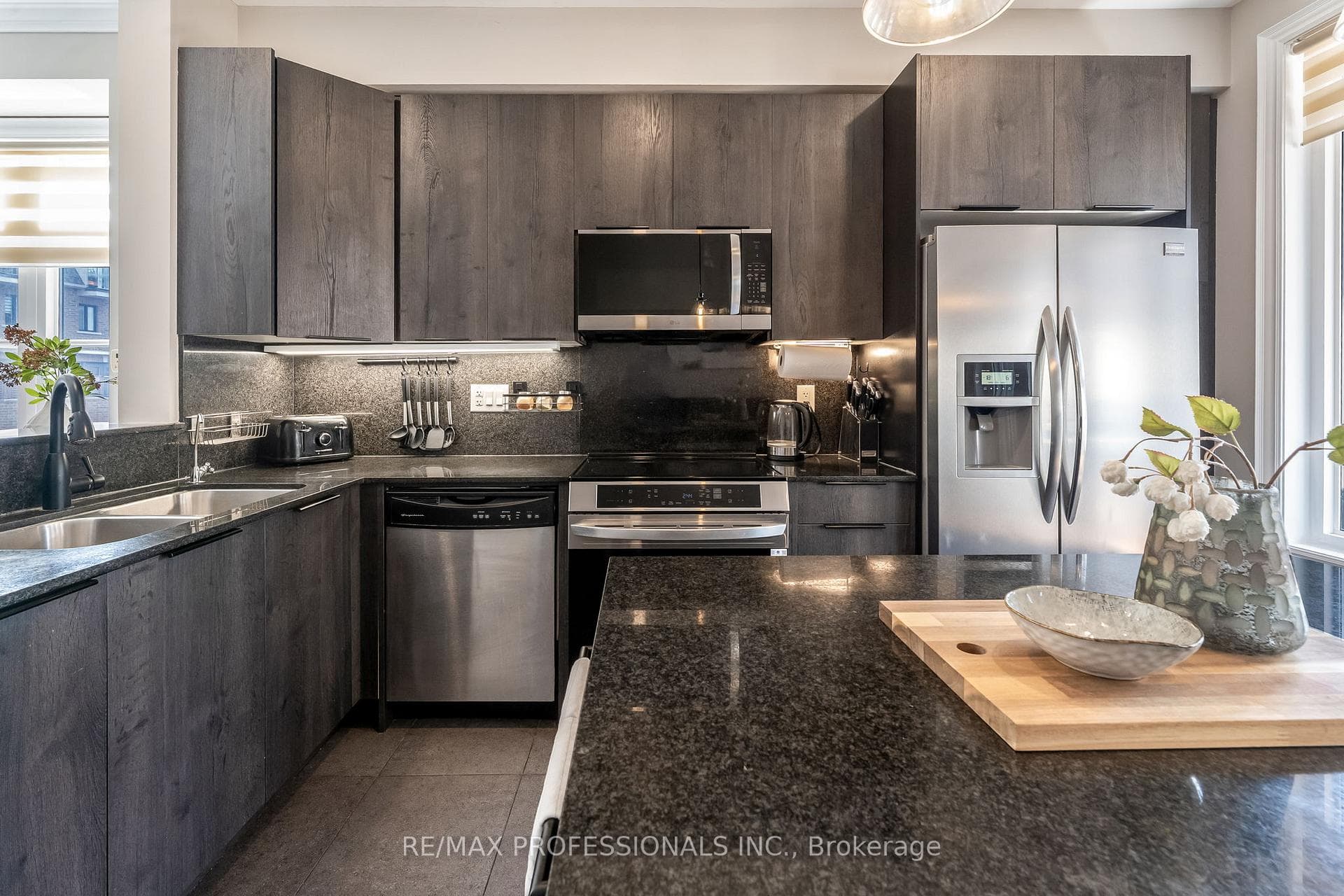 1812 Burnhamthorpe Road Unit 1 photo 15