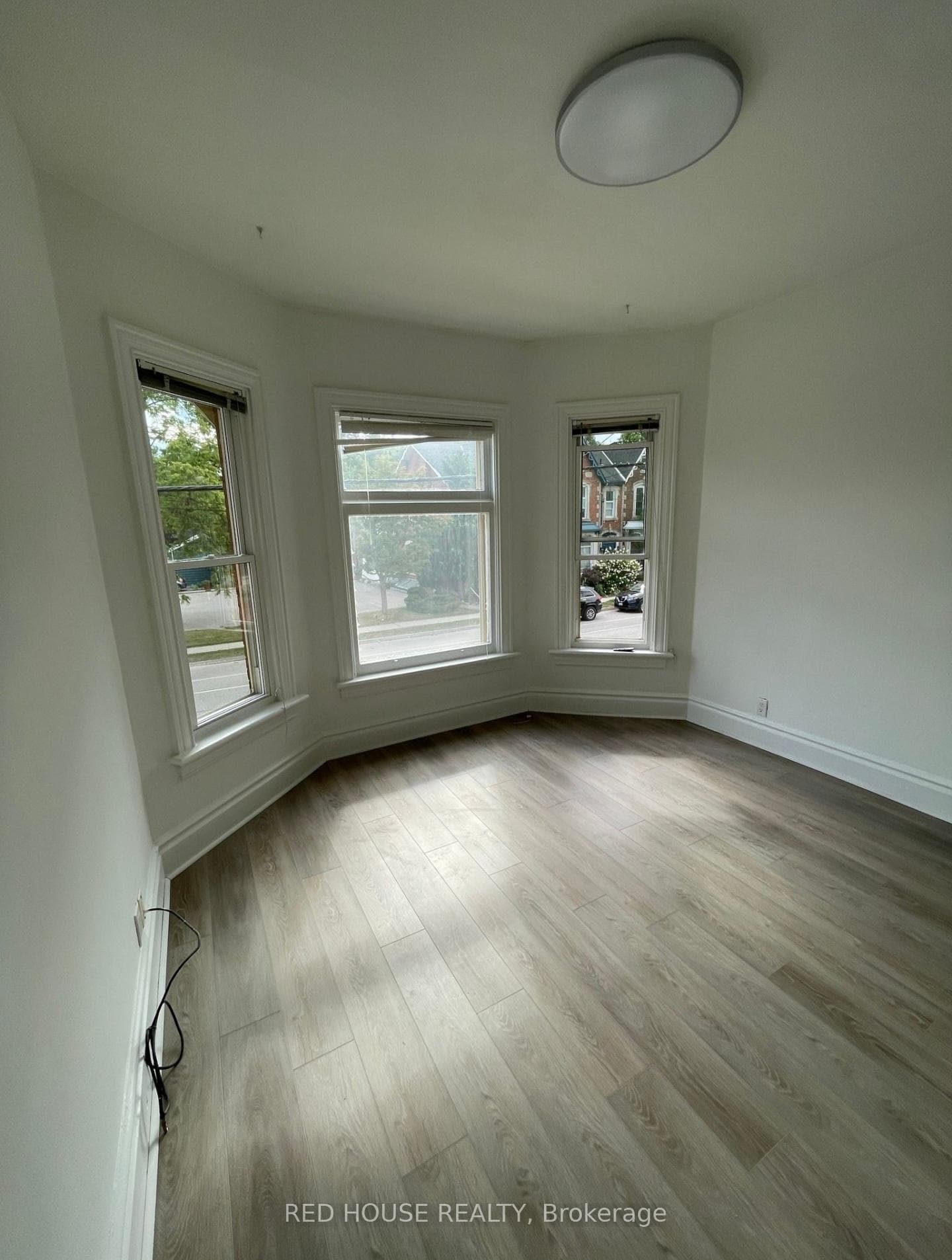 323B Woolwich Street photo 8