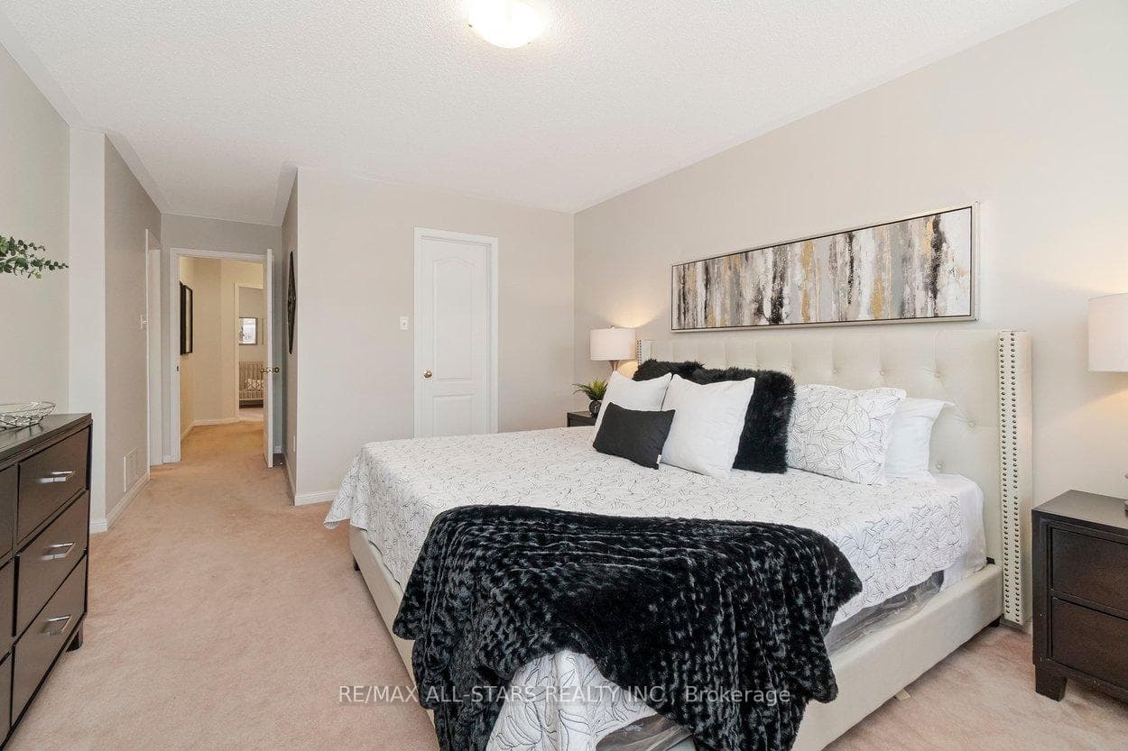 33 Christian Reesor Park Avenue photo 32