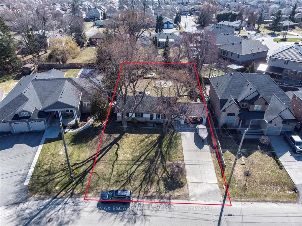 63 Seneca Avenue photo 26
