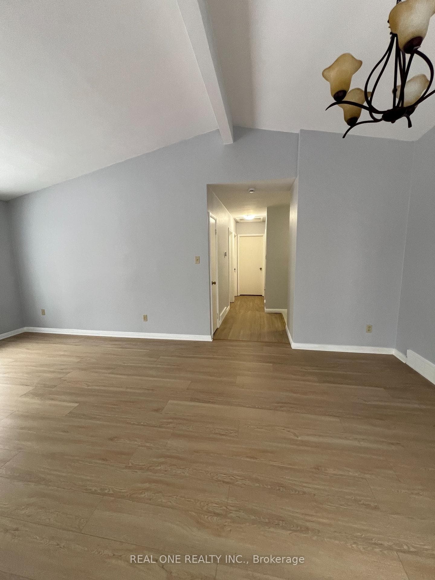 566 Middlewoods Drive photo 11