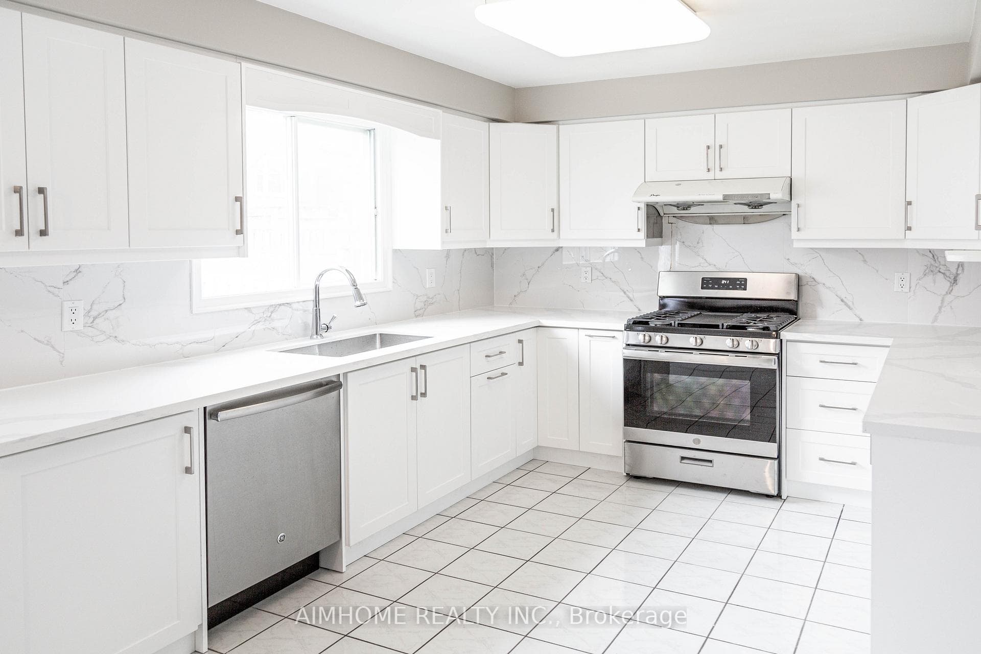 66 Devonsleigh Boulevard photo 3
