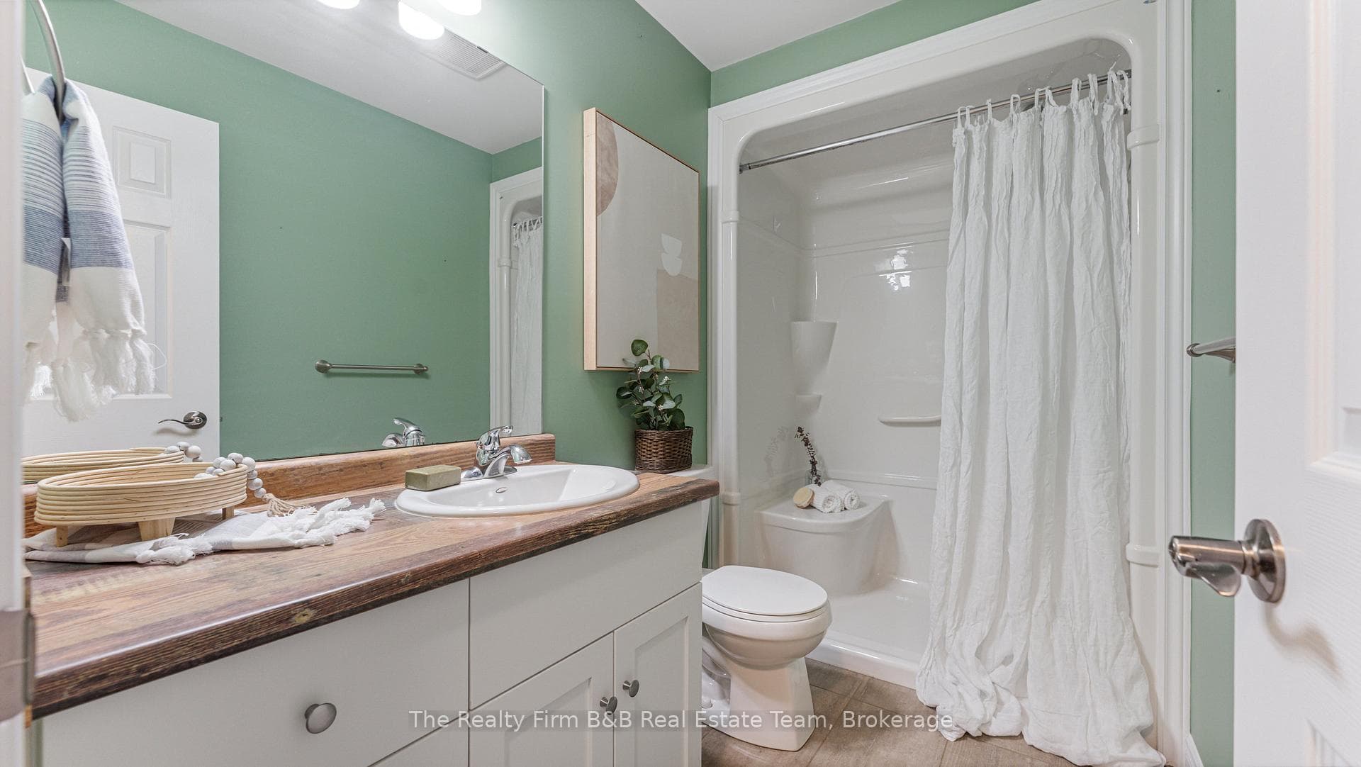 6 Fraser Lane photo 19