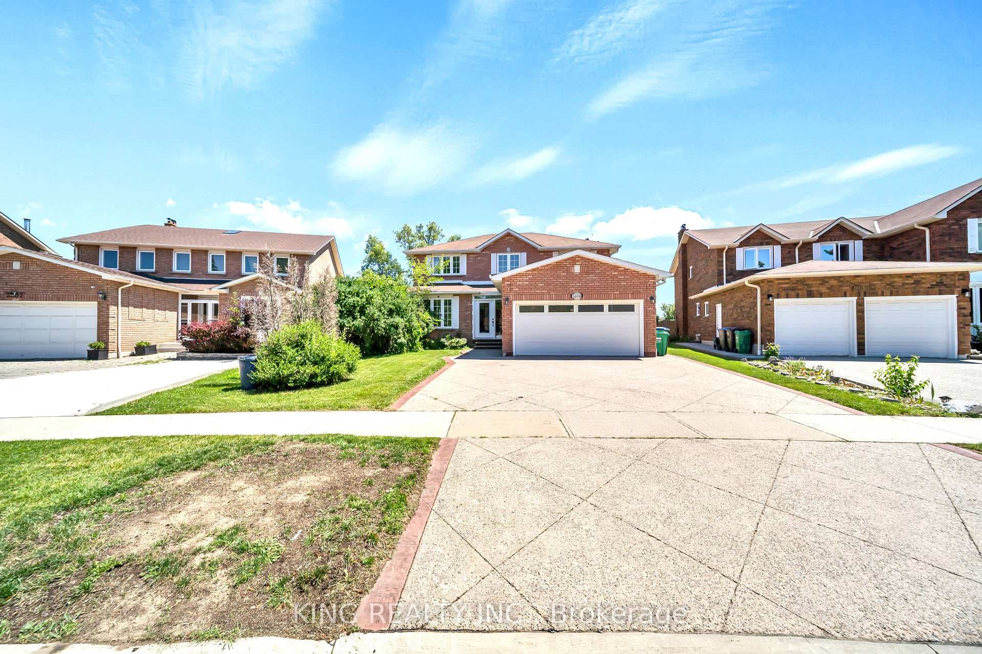 2606 Ambercroft Trail photo 1