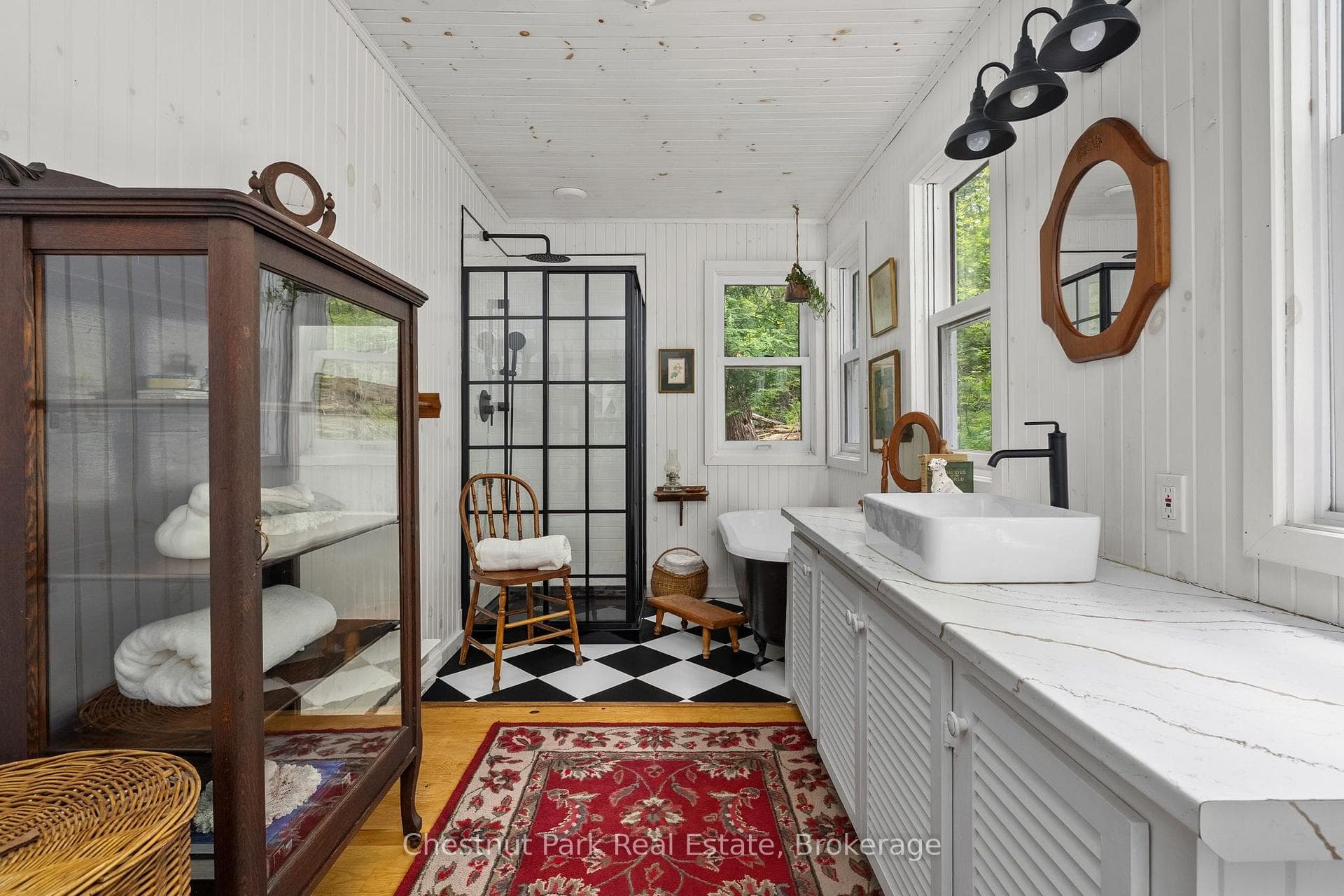 Main Cottage - 4 Piece Bathroom