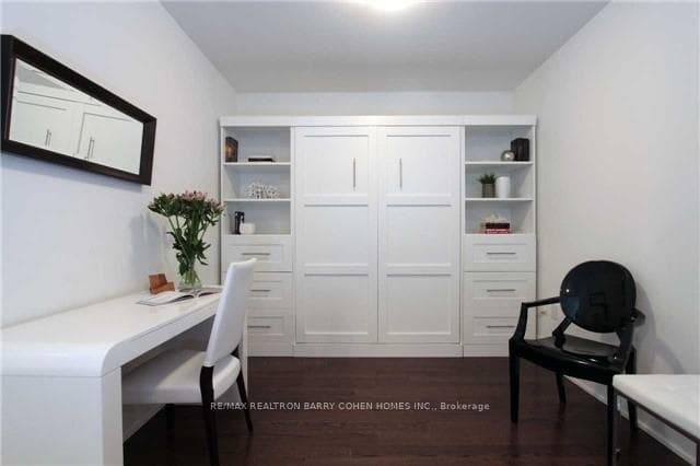 39 Queens Quay Unit 520 photo 7