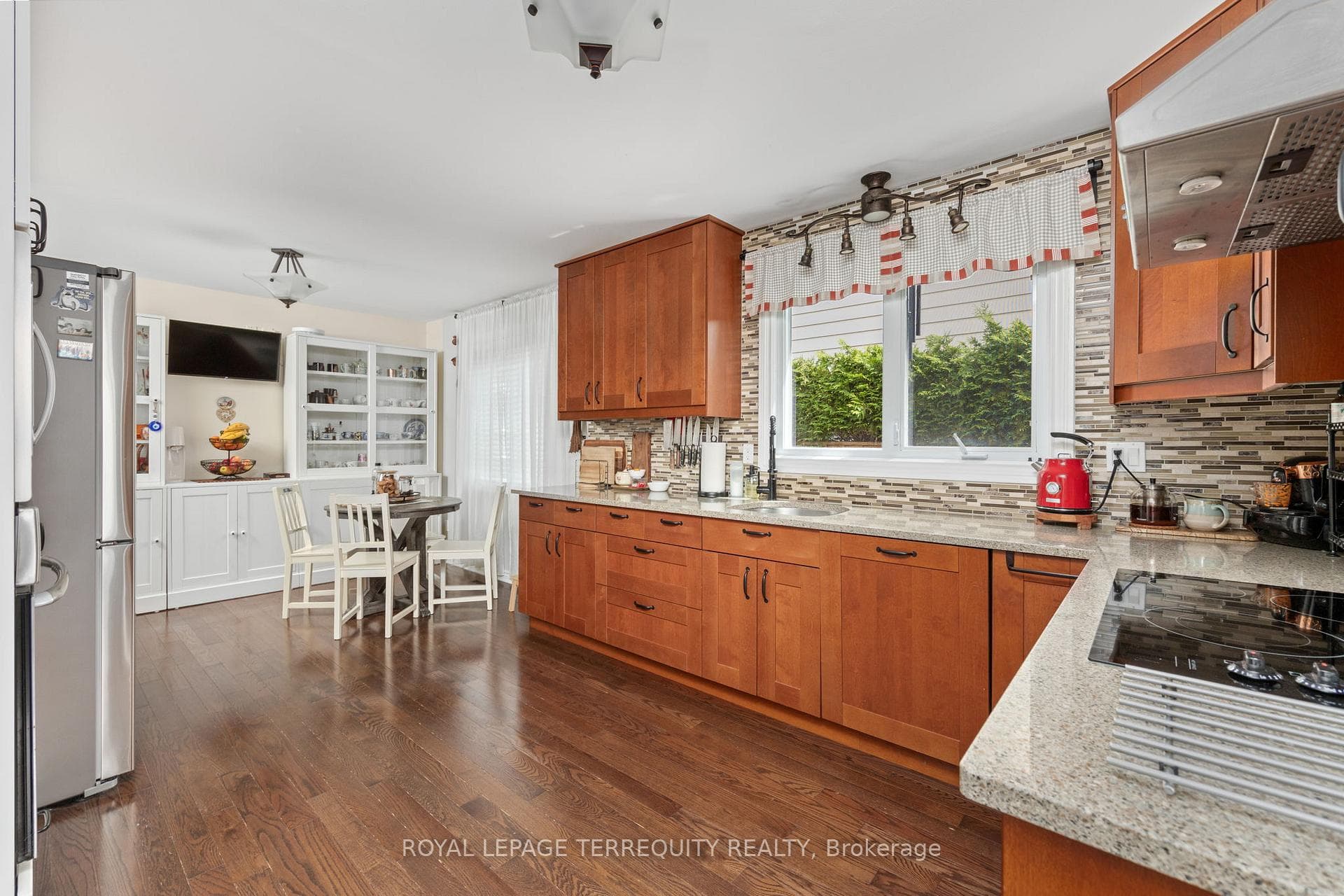 1853 Briarcrook Crescent photo 10