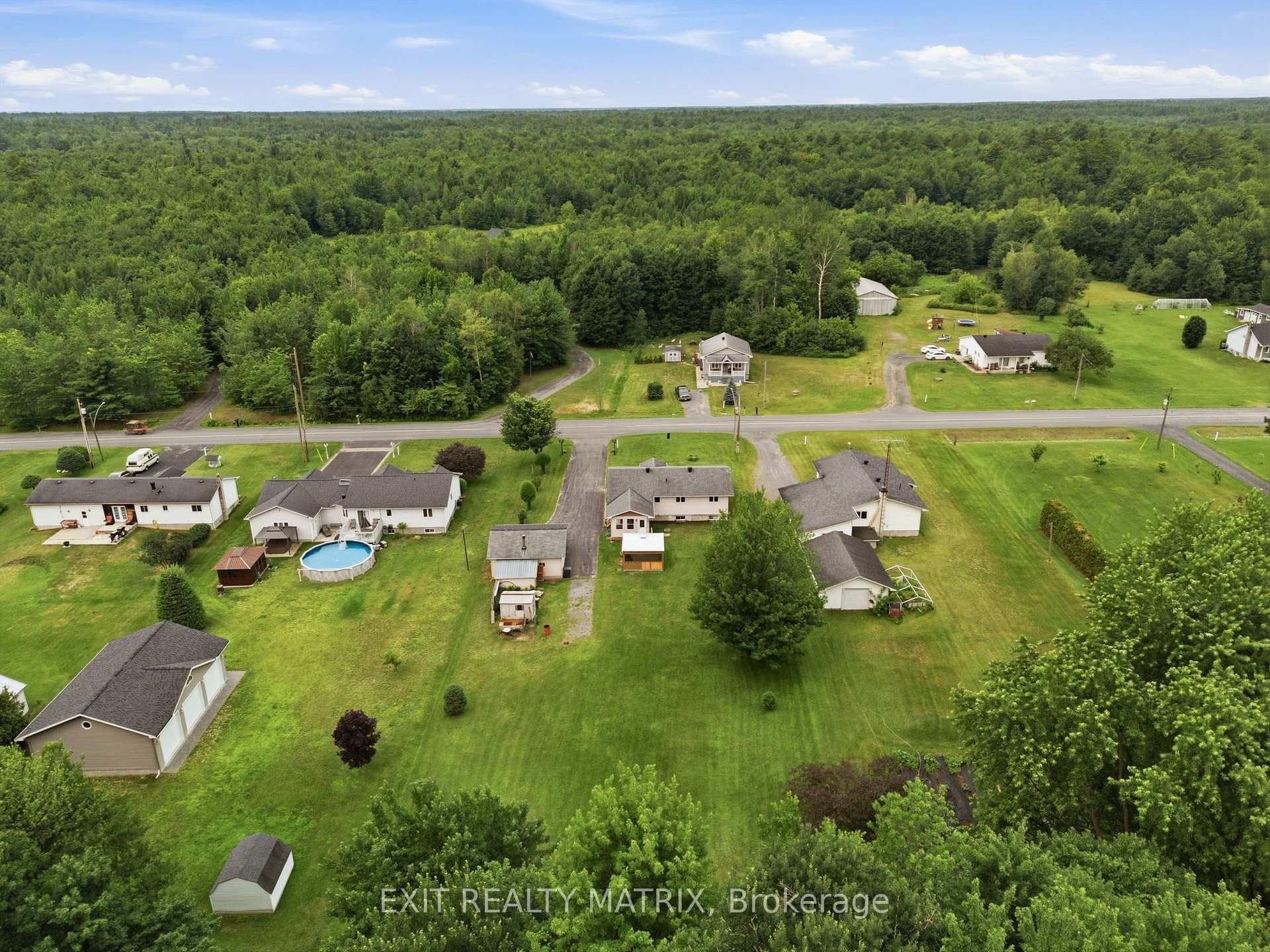 563 Lajeunesse Road photo 36