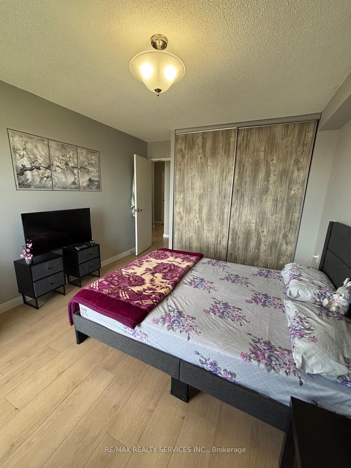 18 Knightsbridge Road Unit 1605 photo 8