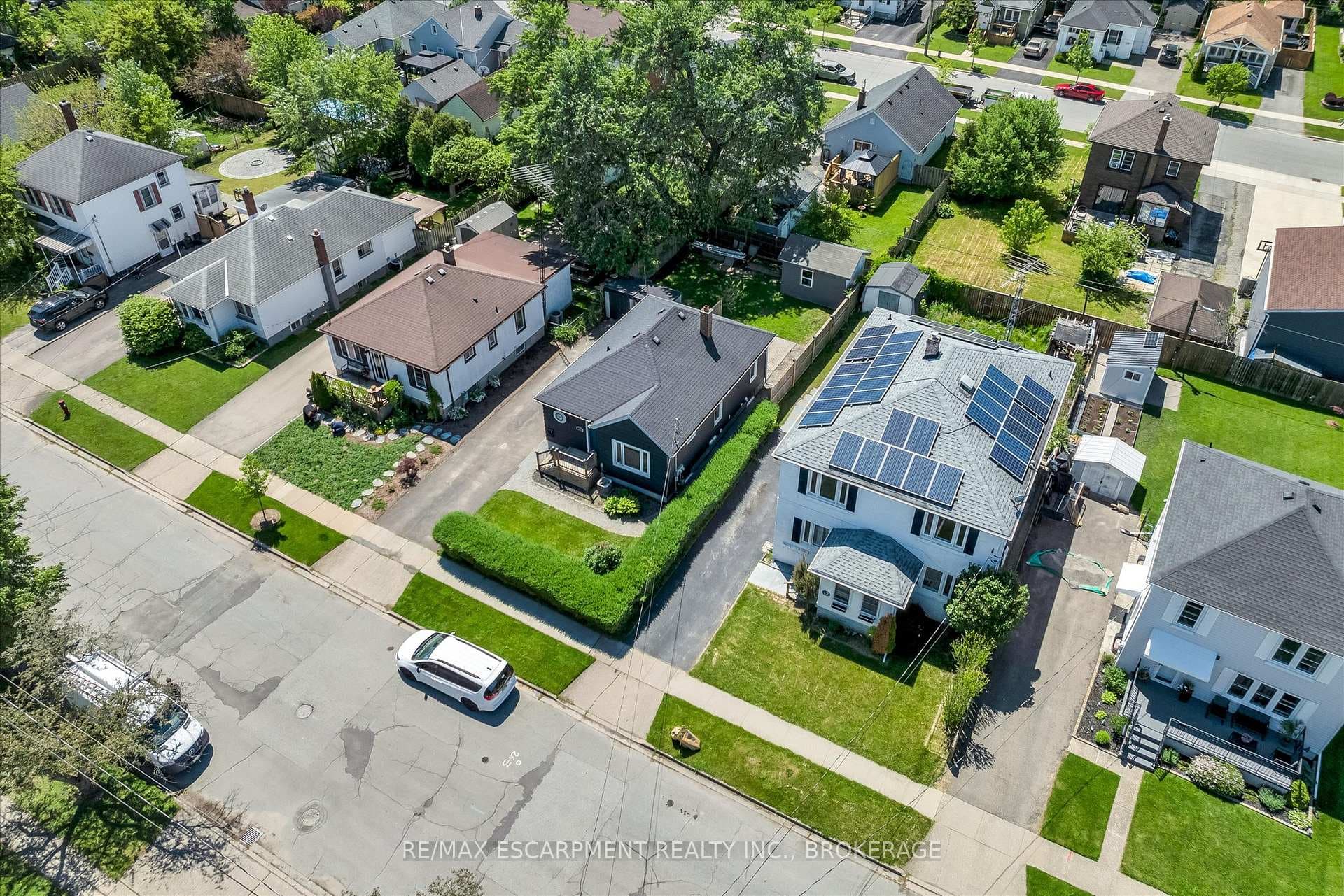 19 Lyons Avenue photo 42