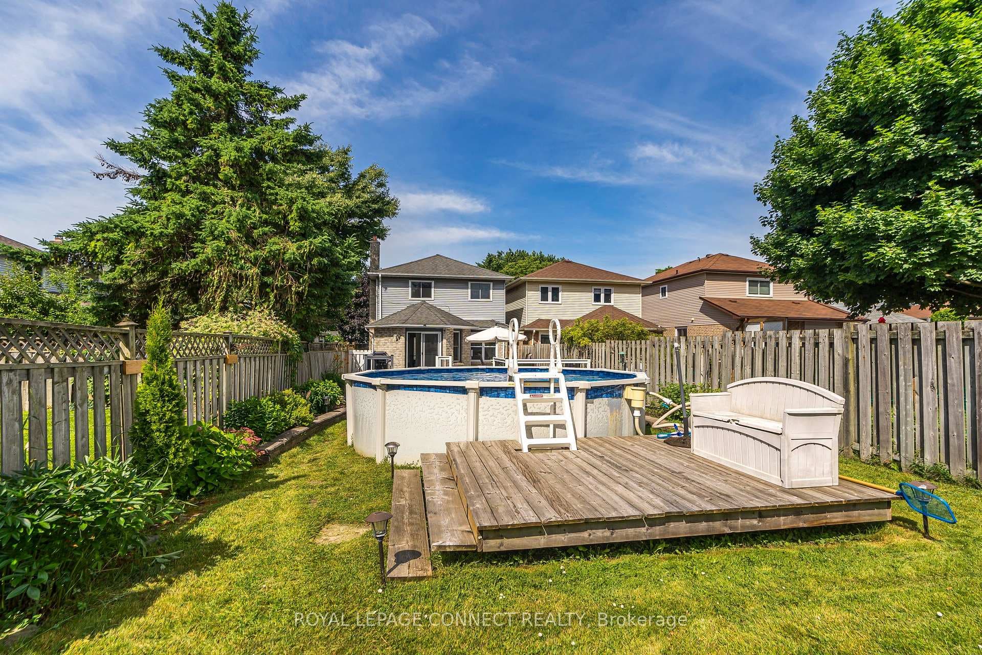 139 Adele Crescent photo 26