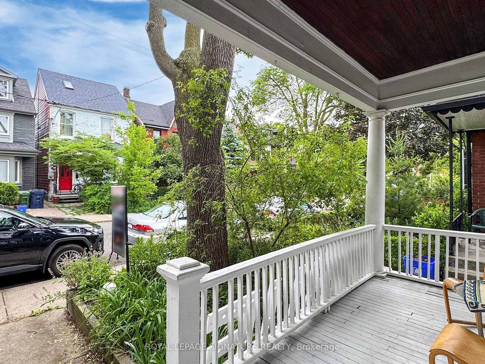 130 Manning Avenue photo 8