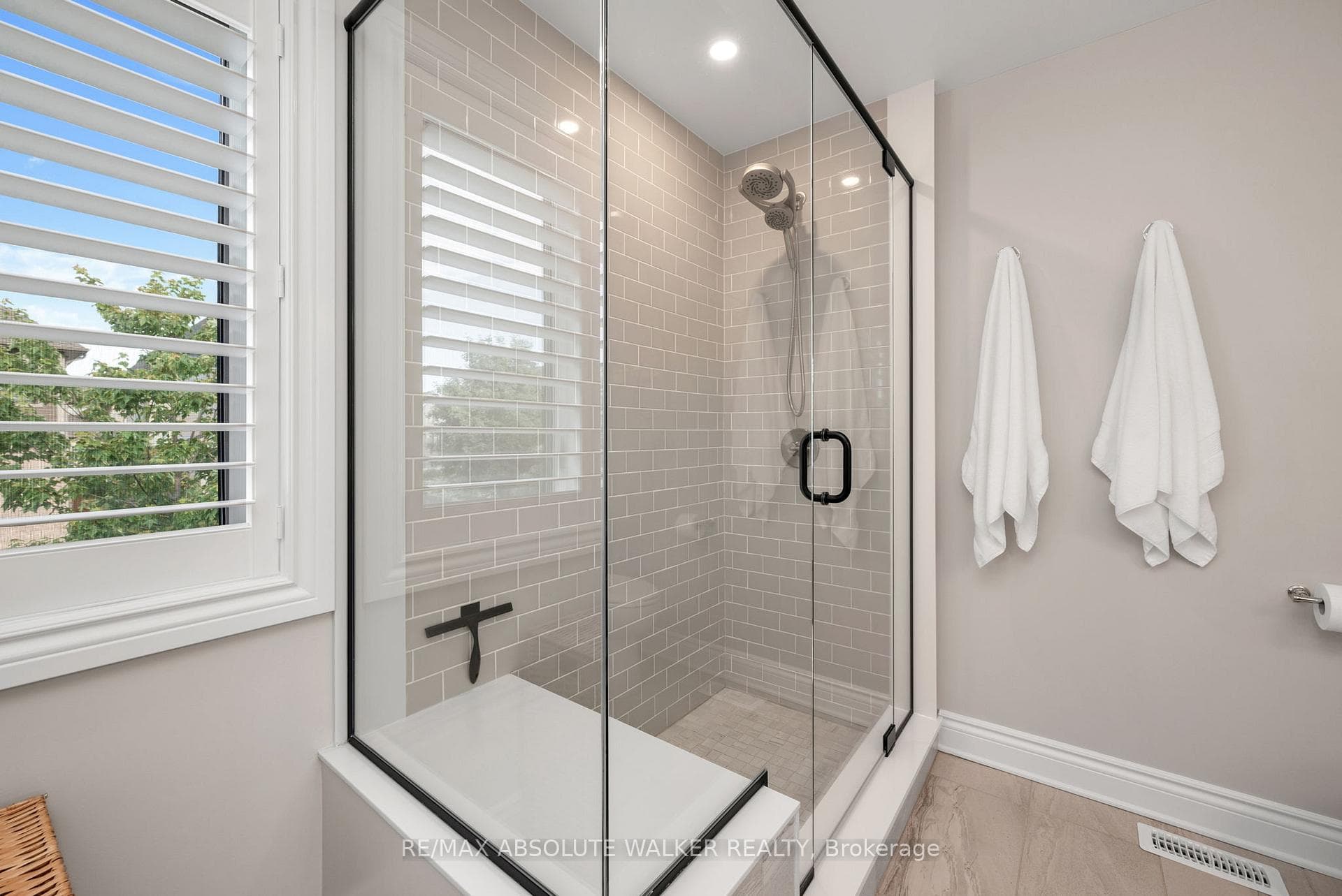 902 Percival Crescent photo 36