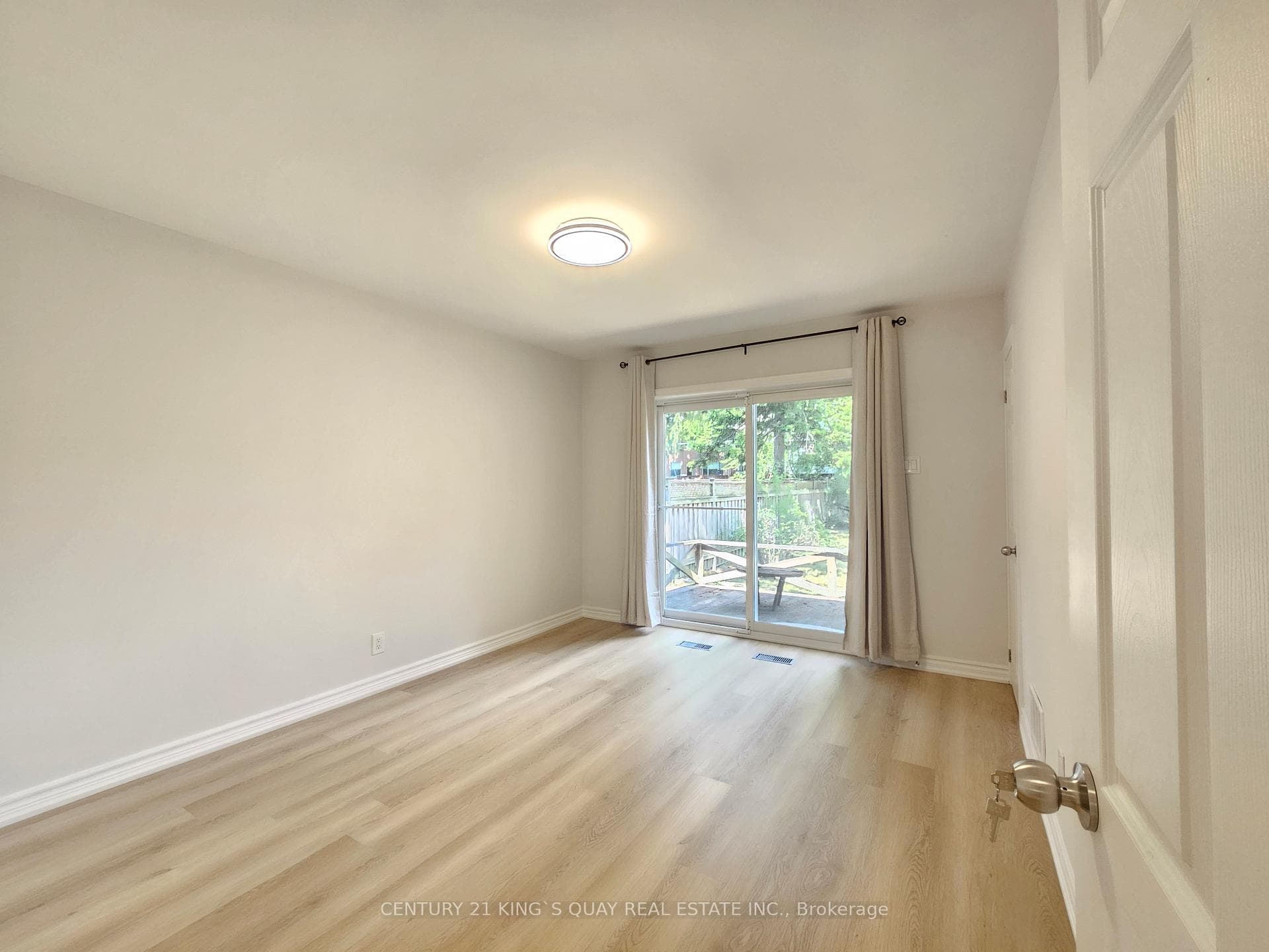 258 Byng Avenue photo 5