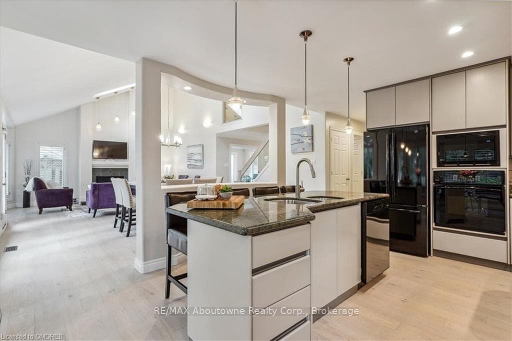 Unique Custom Kitchen - Open Concept Living