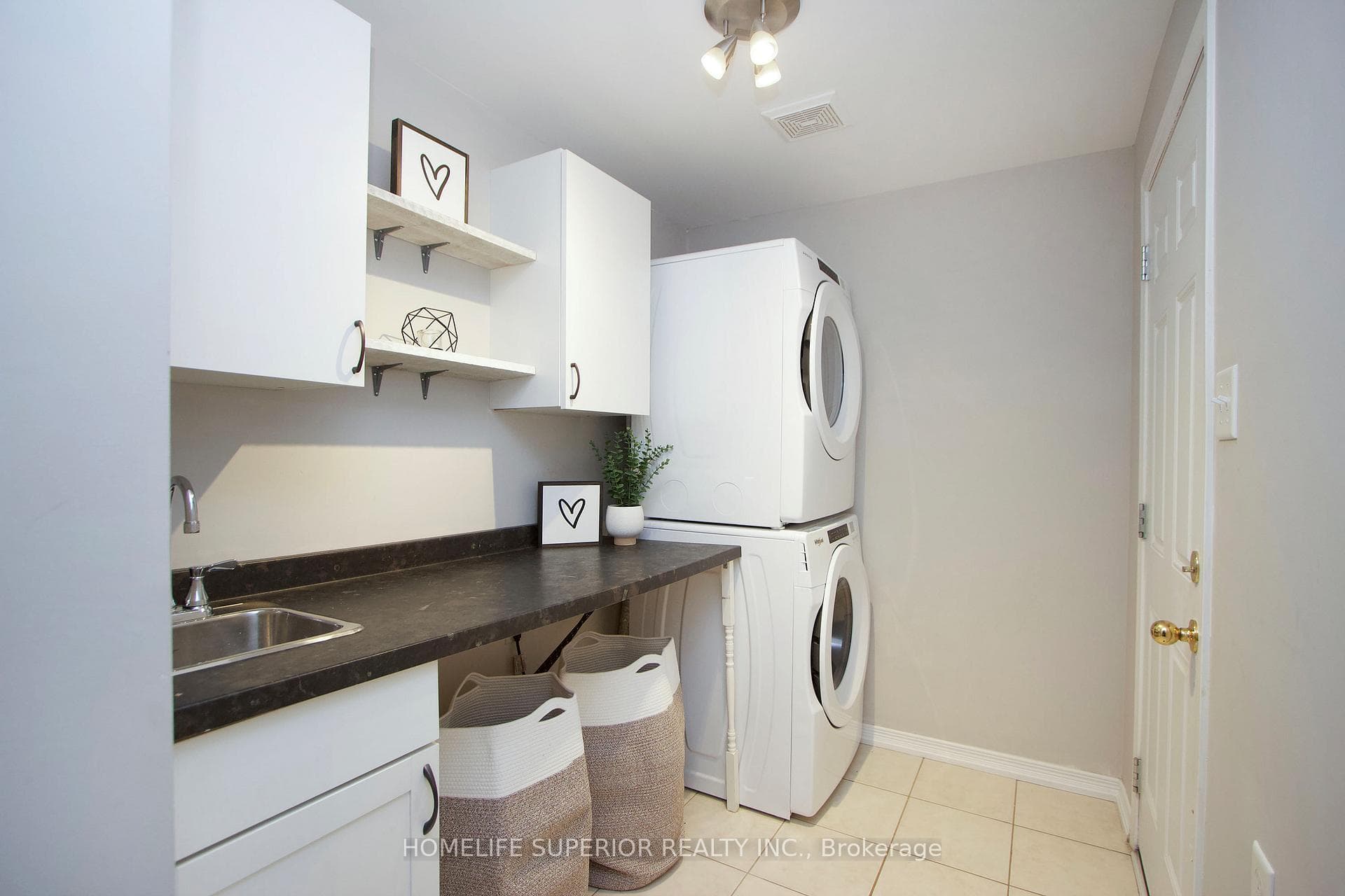 23 Laprade Square photo 24