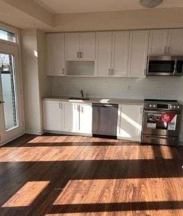 1150 Briar Hill Avenue Unit 302 photo 2