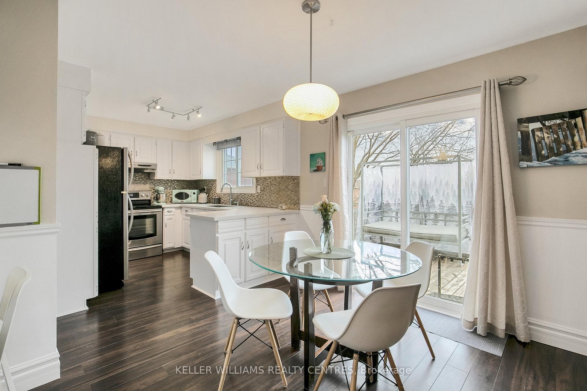 237 Osmond Crescent photo 8