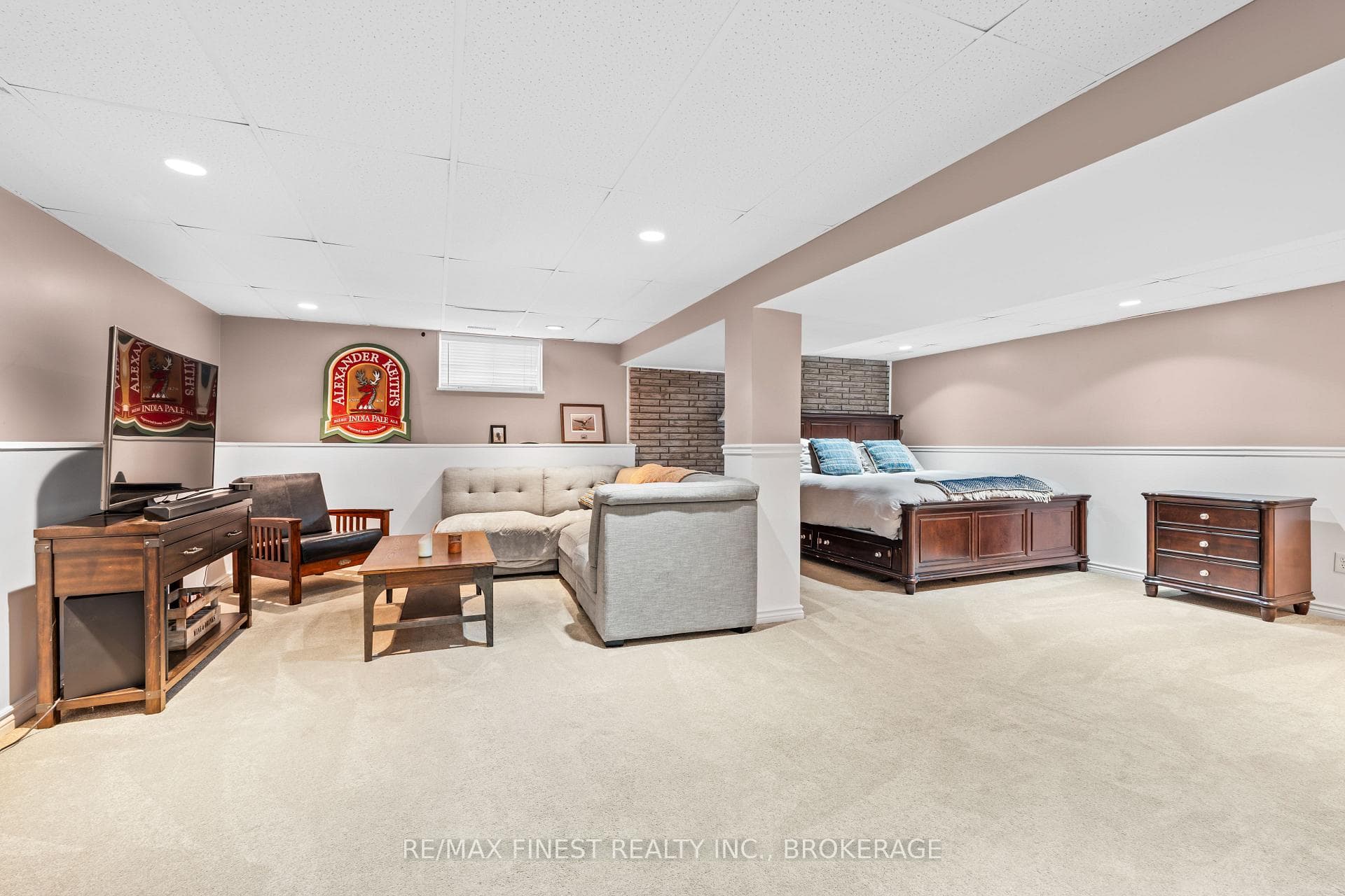 1331 Waverley Crescent photo 24