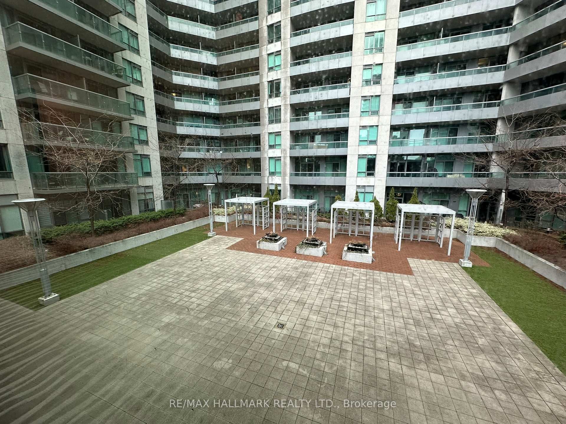 25 Lower Simcoe Street Unit 626 photo 32