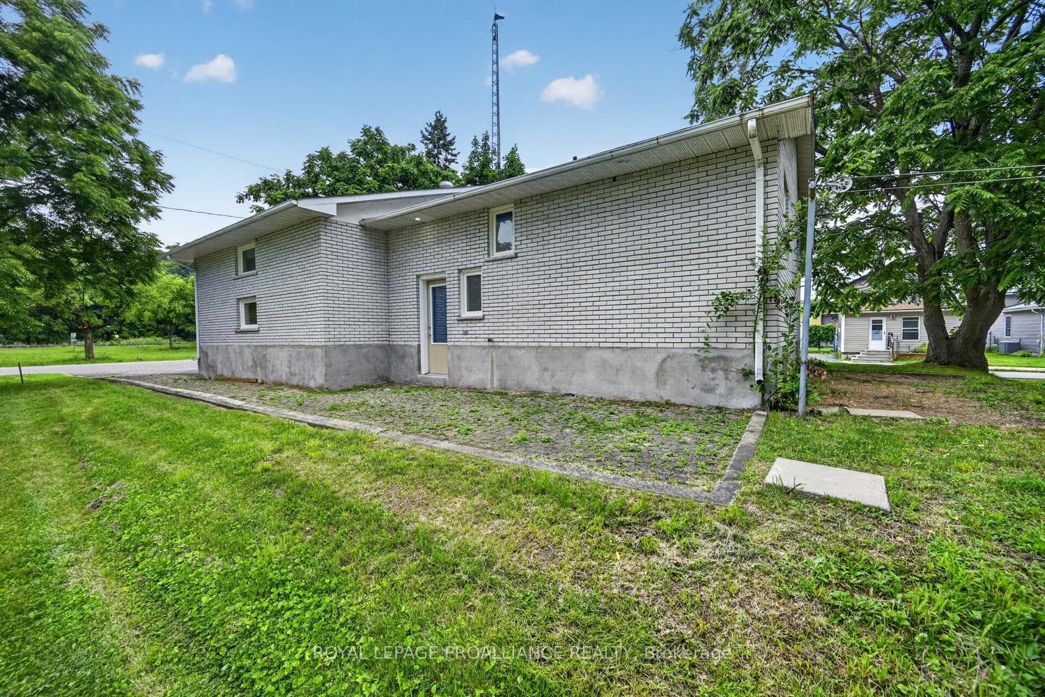415 RAILWAY Avenue photo 33
