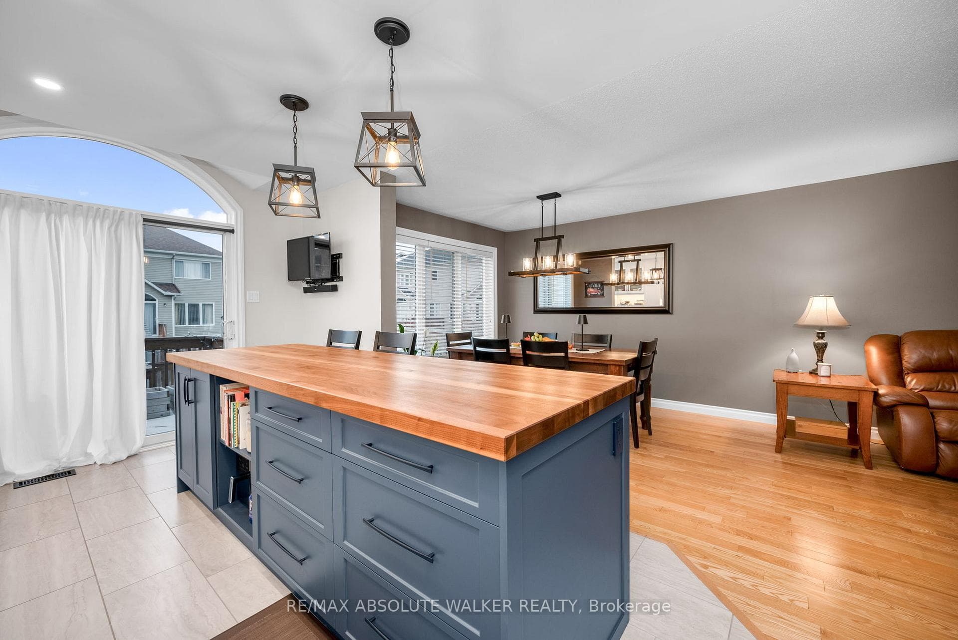 713 Carmella Crescent photo 21