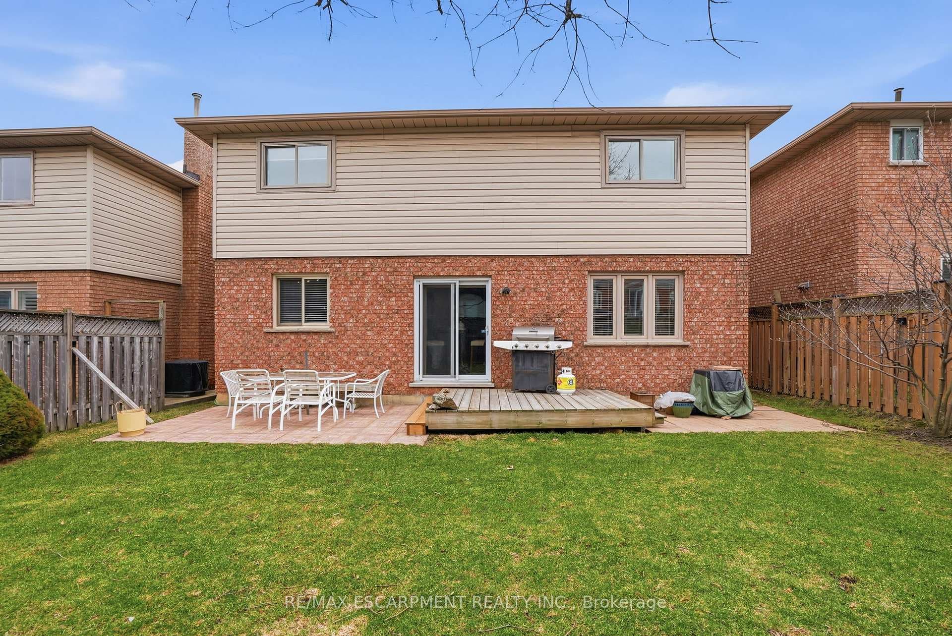 31 Republic Avenue photo 38