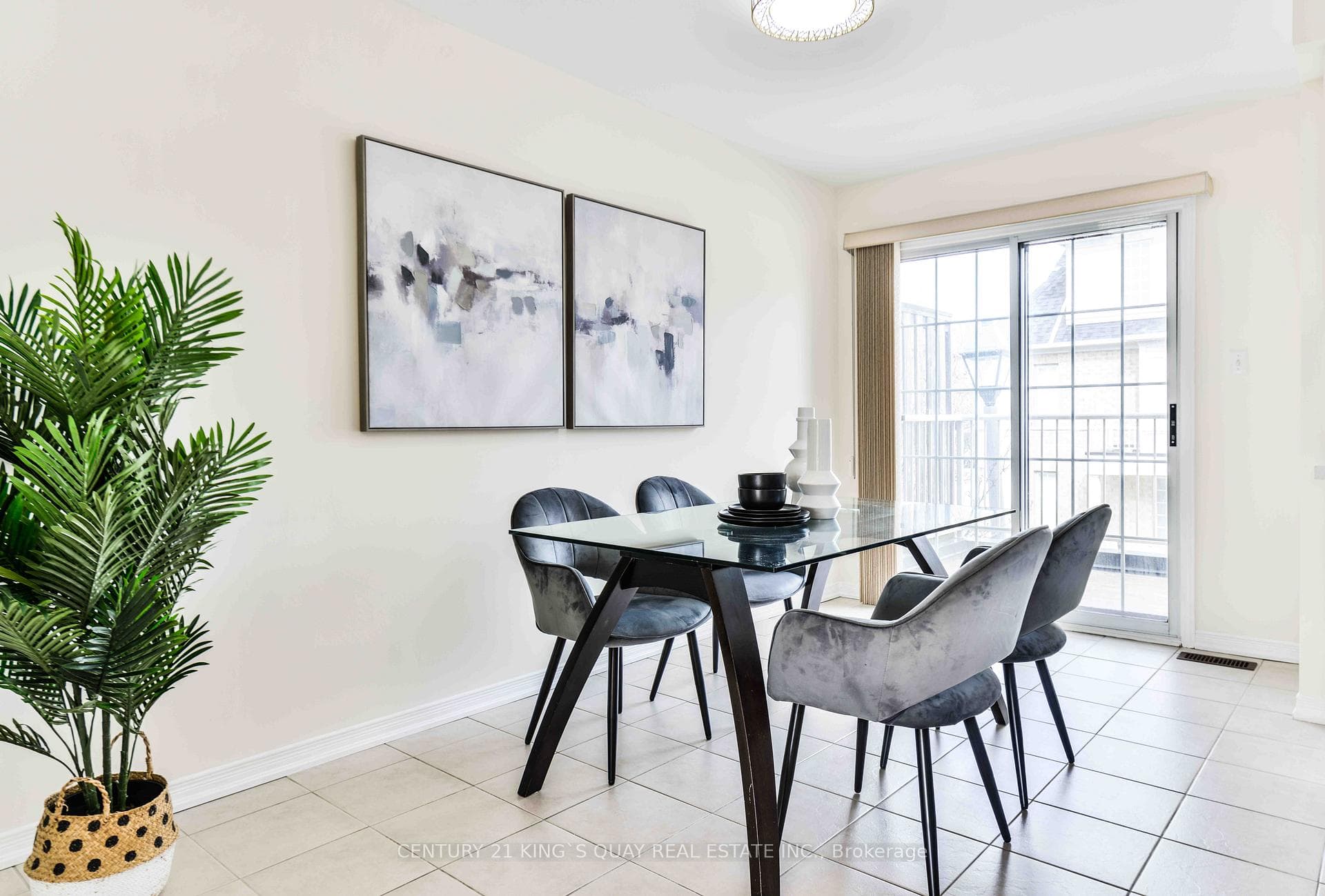 37 Prince Charles Way photo 12