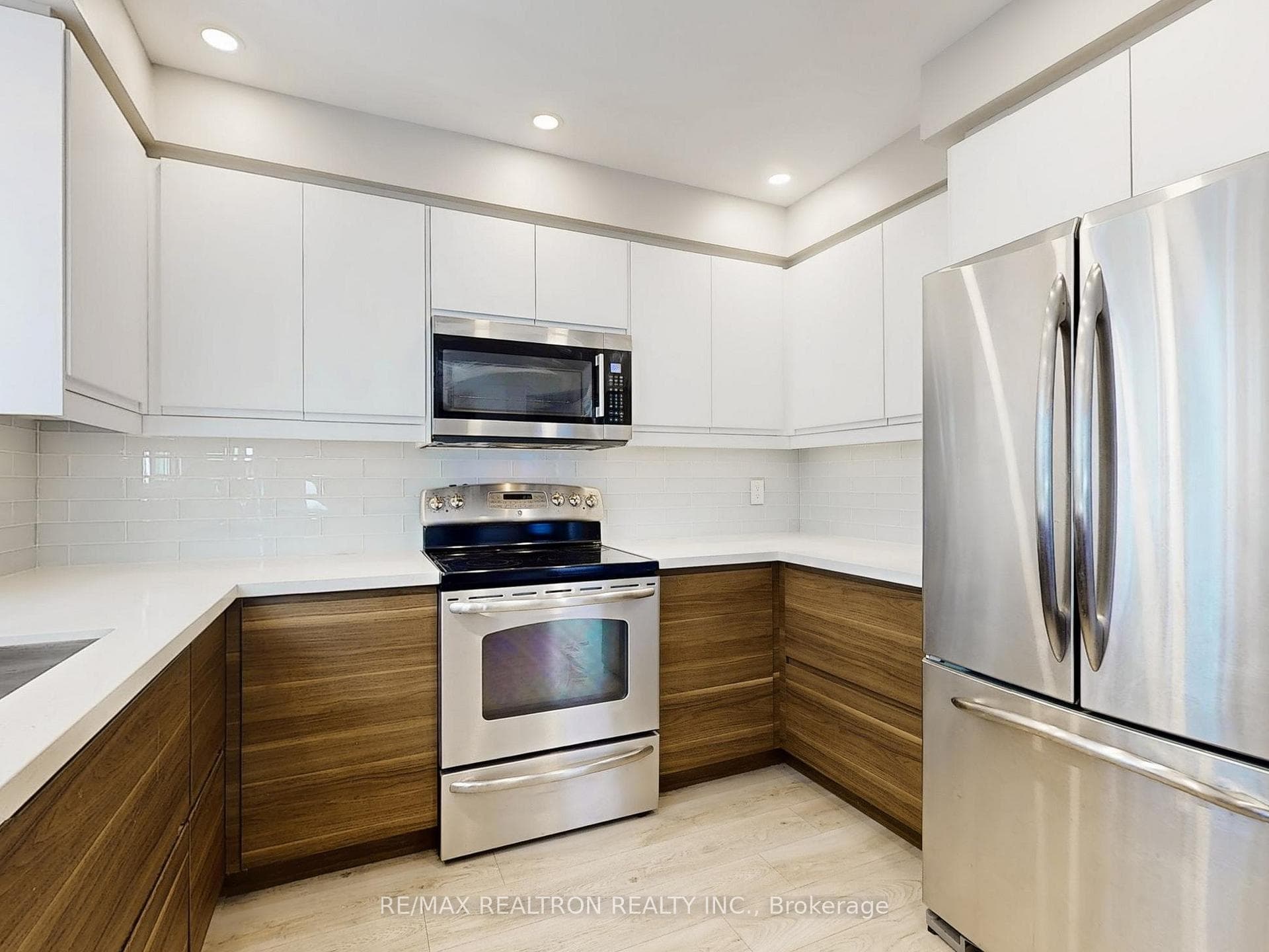 5386 Sheldon Park Drive photo 8