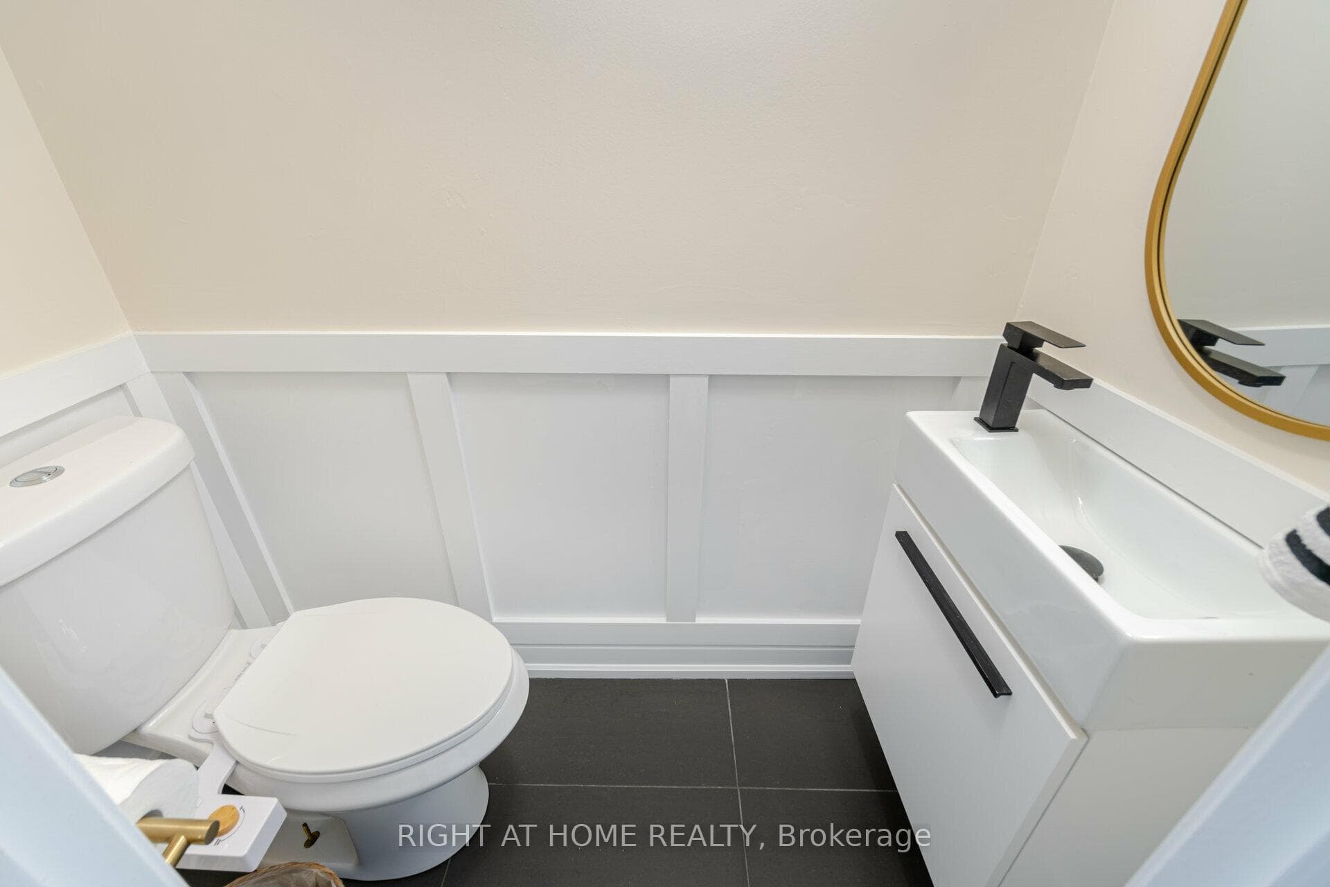 1516 Lancaster Drive Unit 1 photo 32