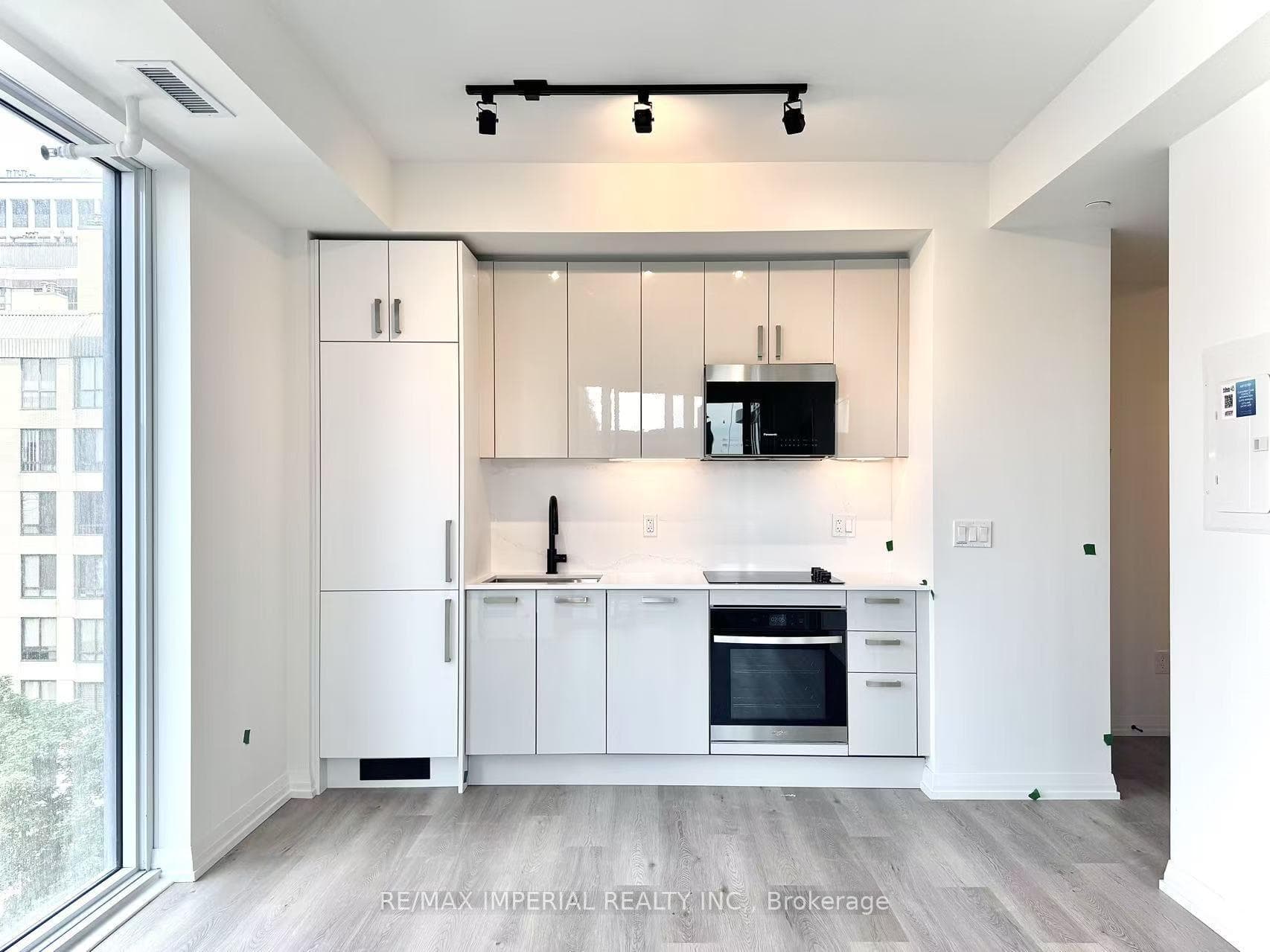 280 DUNDAS Street Unit 601 photo 2