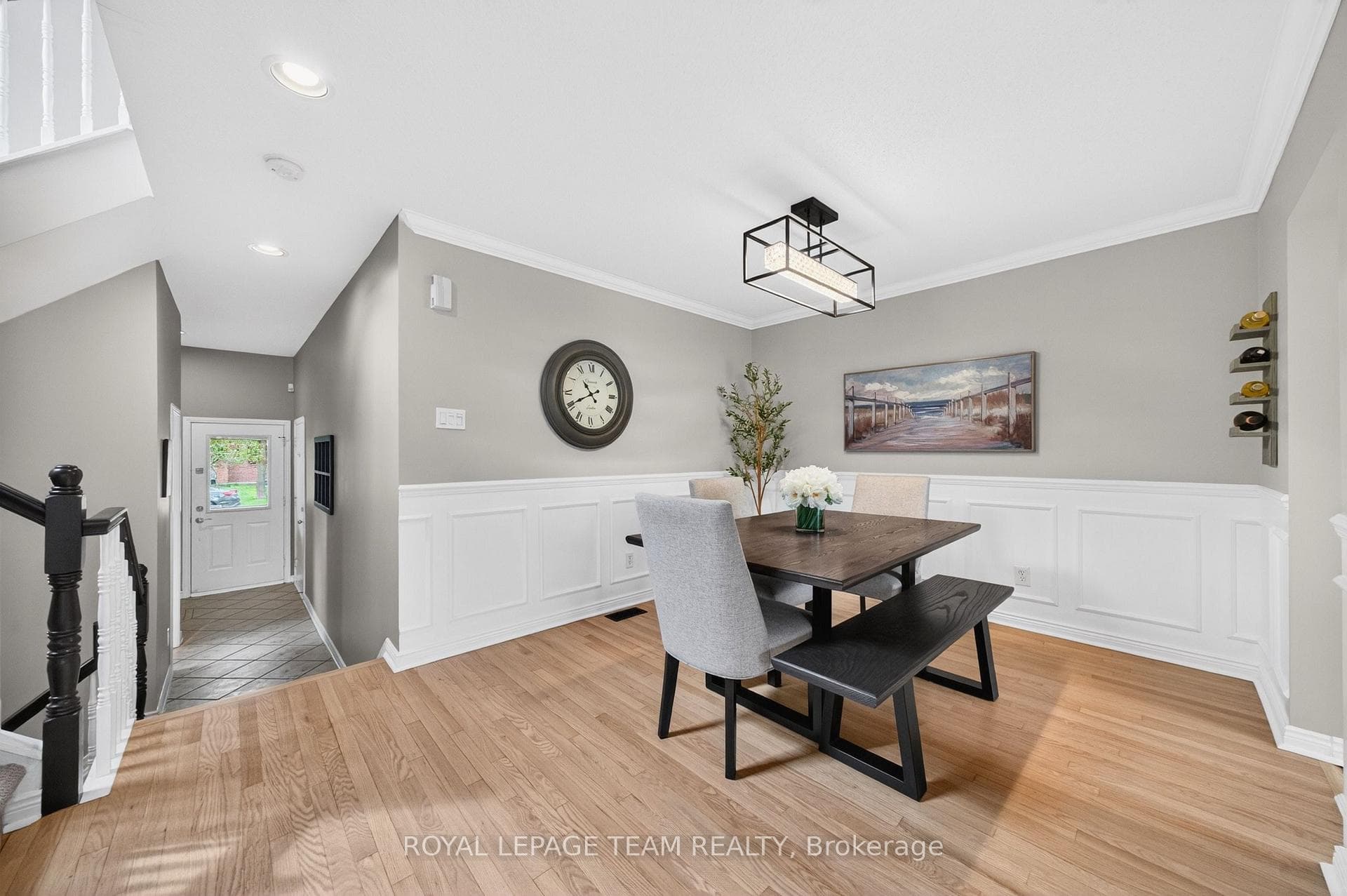 108 Landover Crescent photo 5