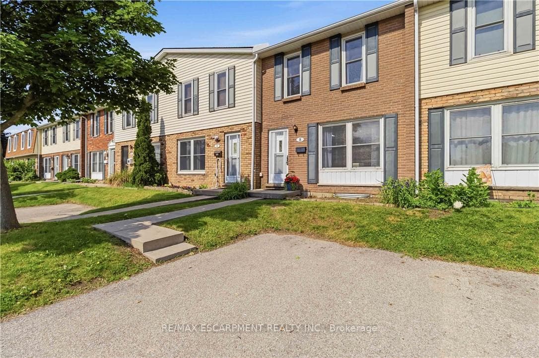 596 GREY Street Unit 8 photo 3