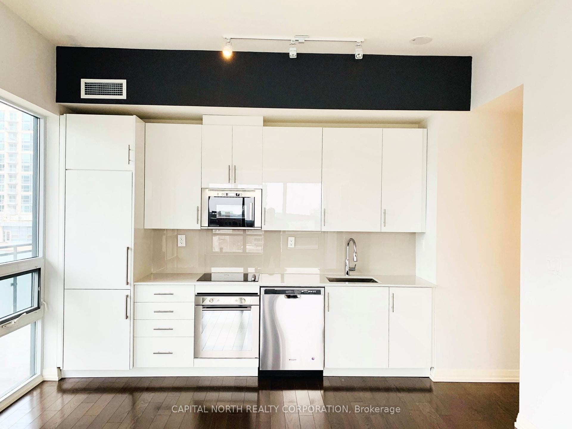 460 Adelaide Street Unit 821 photo 7